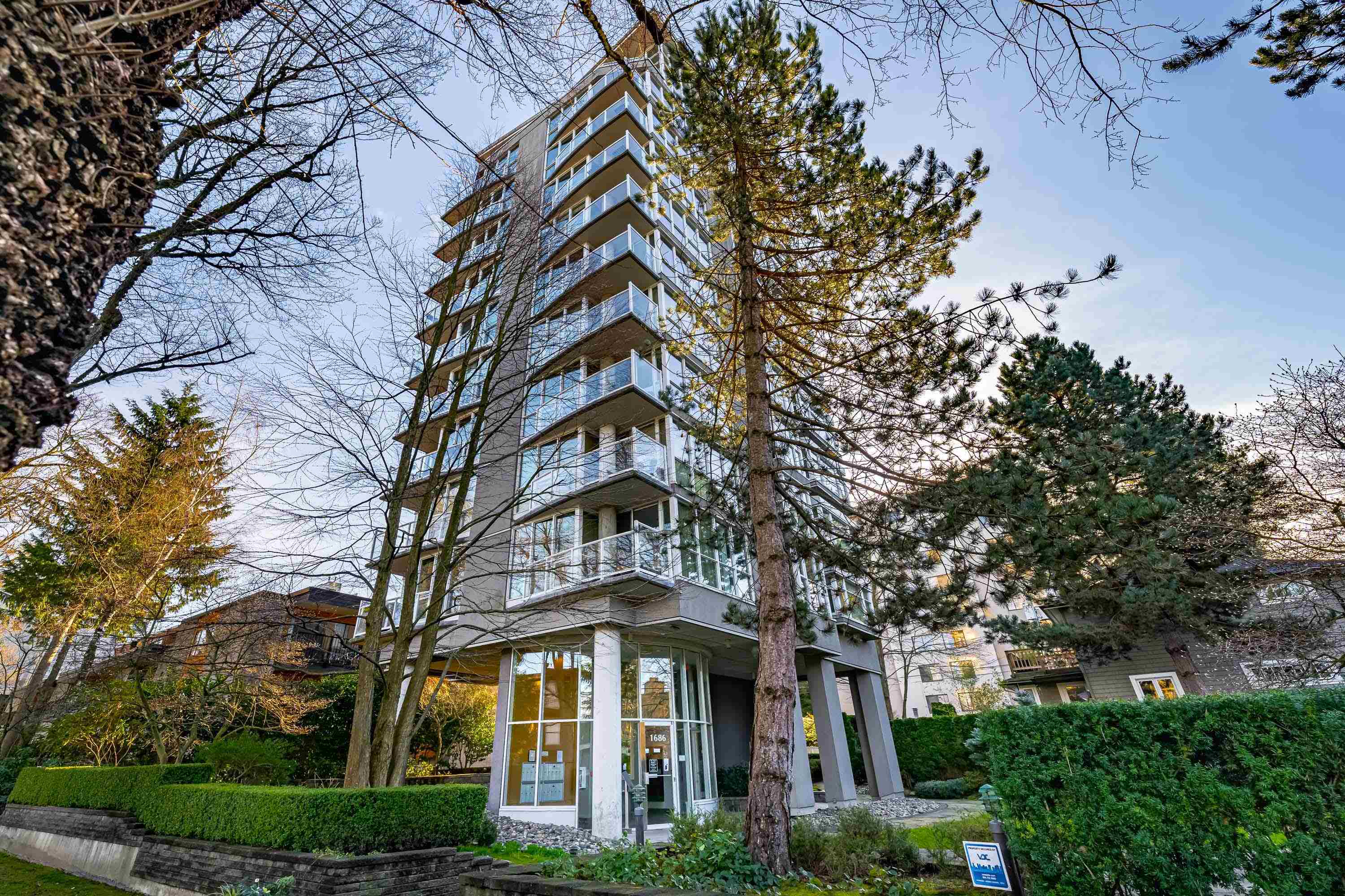 1686 13TH, Vancouver, British Columbia V6J 2G6, 2 Bedrooms Bedrooms, ,2 BathroomsBathrooms,Residential Attached,For Sale,13TH,R2879913