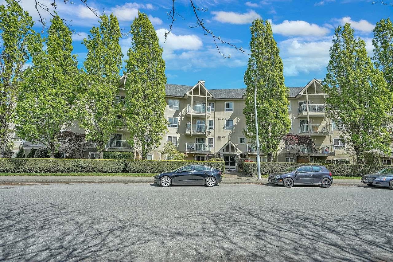 402-8110 120A STREET, Surrey, British Columbia, 2 Bedrooms Bedrooms, ,2 BathroomsBathrooms,Residential Attached,For Sale,R2879955