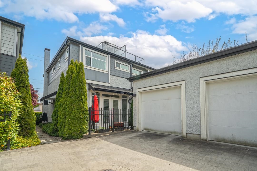 3073 WINDSOR STREET, Vancouver, British Columbia V5T 4A7, 3 Bedrooms Bedrooms, ,3 BathroomsBathrooms,Residential Attached,For Sale,R2880051