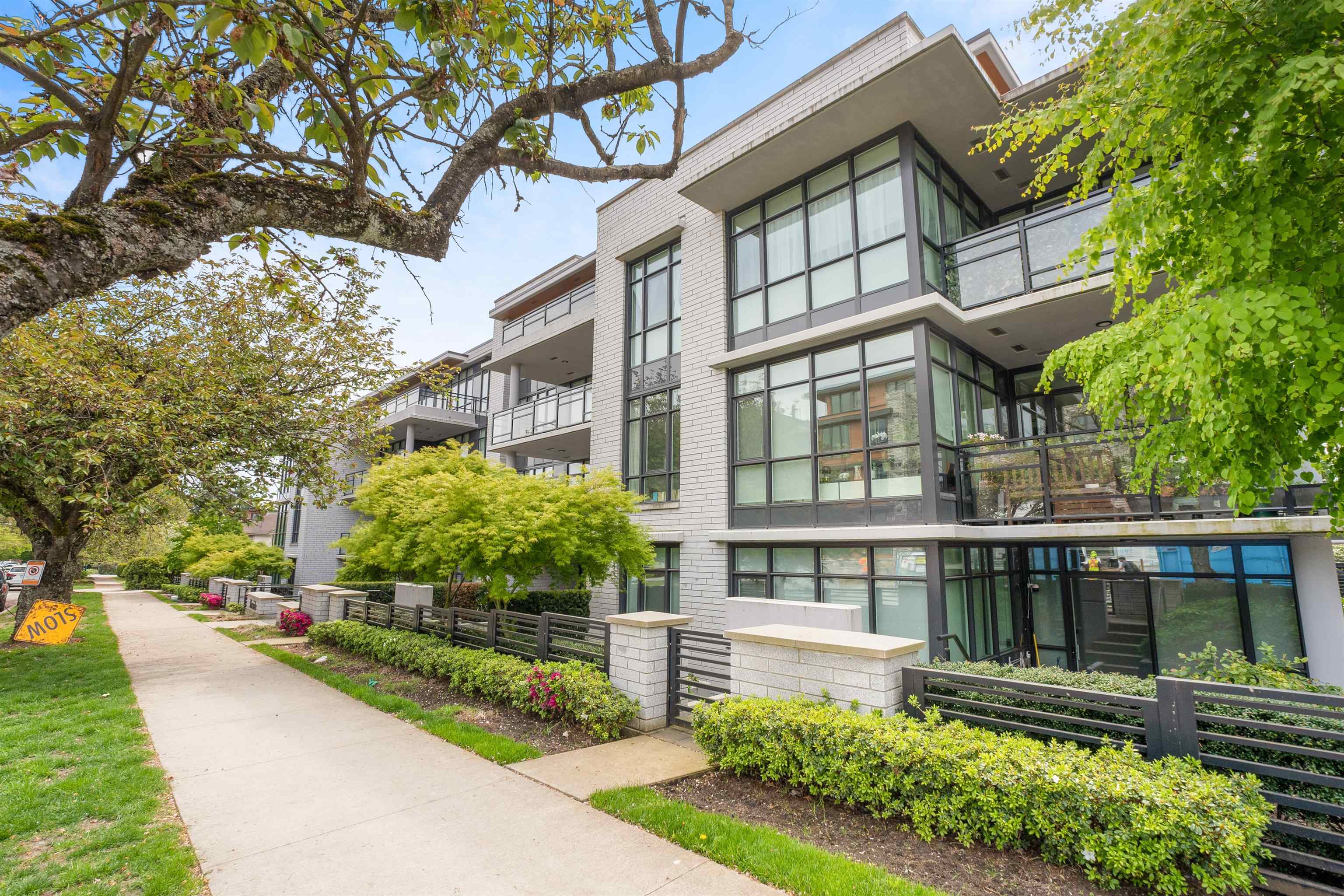 306-458 W63RD AVENUE, Vancouver, British Columbia, 2 Bedrooms Bedrooms, ,2 BathroomsBathrooms,Residential Attached,For Sale,R2880239