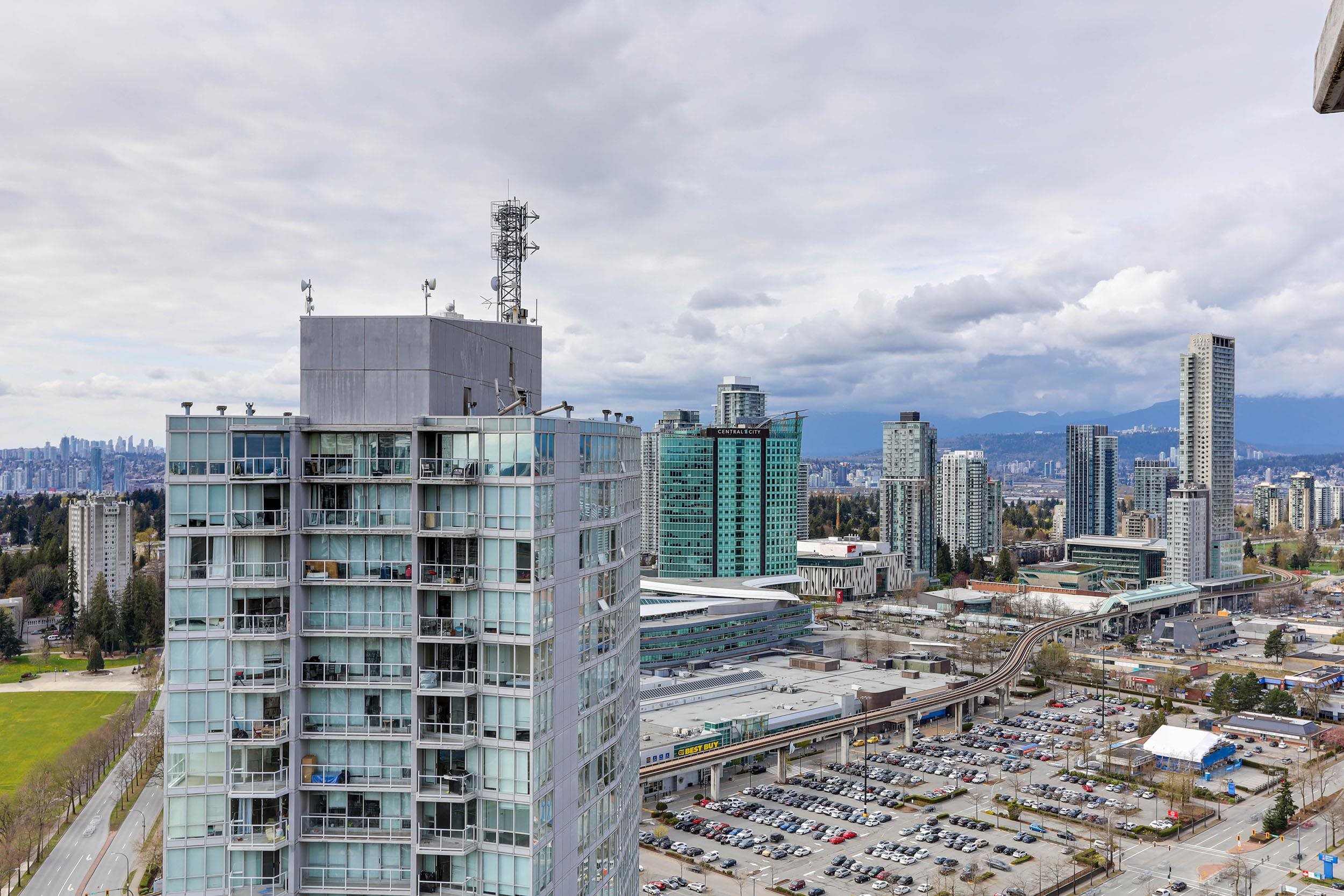 3608-9981 WHALLEY BOULEVARD, Surrey, British Columbia V3T 0G6, 2 Bedrooms Bedrooms, ,2 BathroomsBathrooms,Residential Attached,For Sale,R2880300