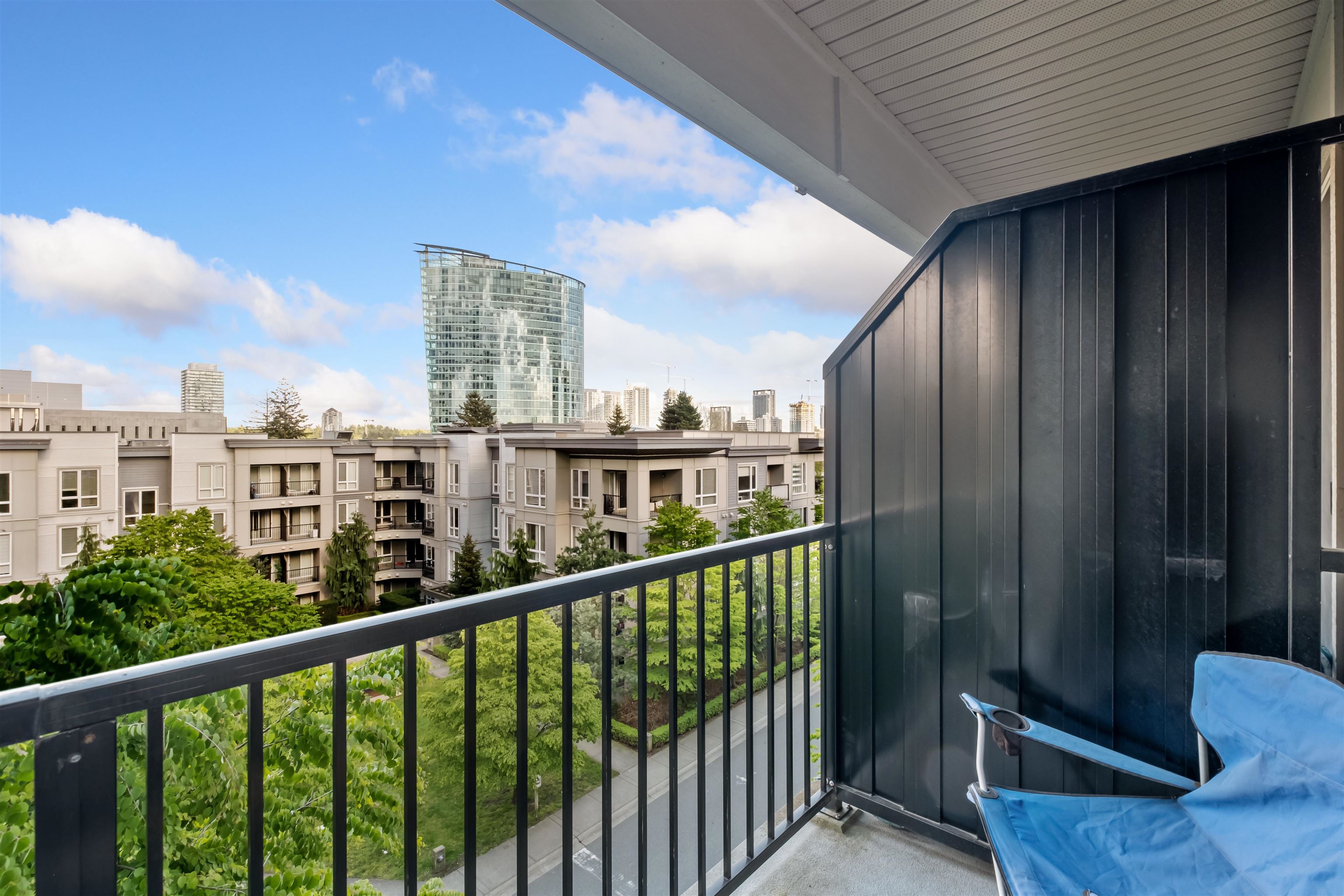 411-13321 102A STREET, Surrey, British Columbia Apartment/Condo, 1 Bedroom, 1 Bathroom, Residential Attached,For Sale, MLS-R2880337