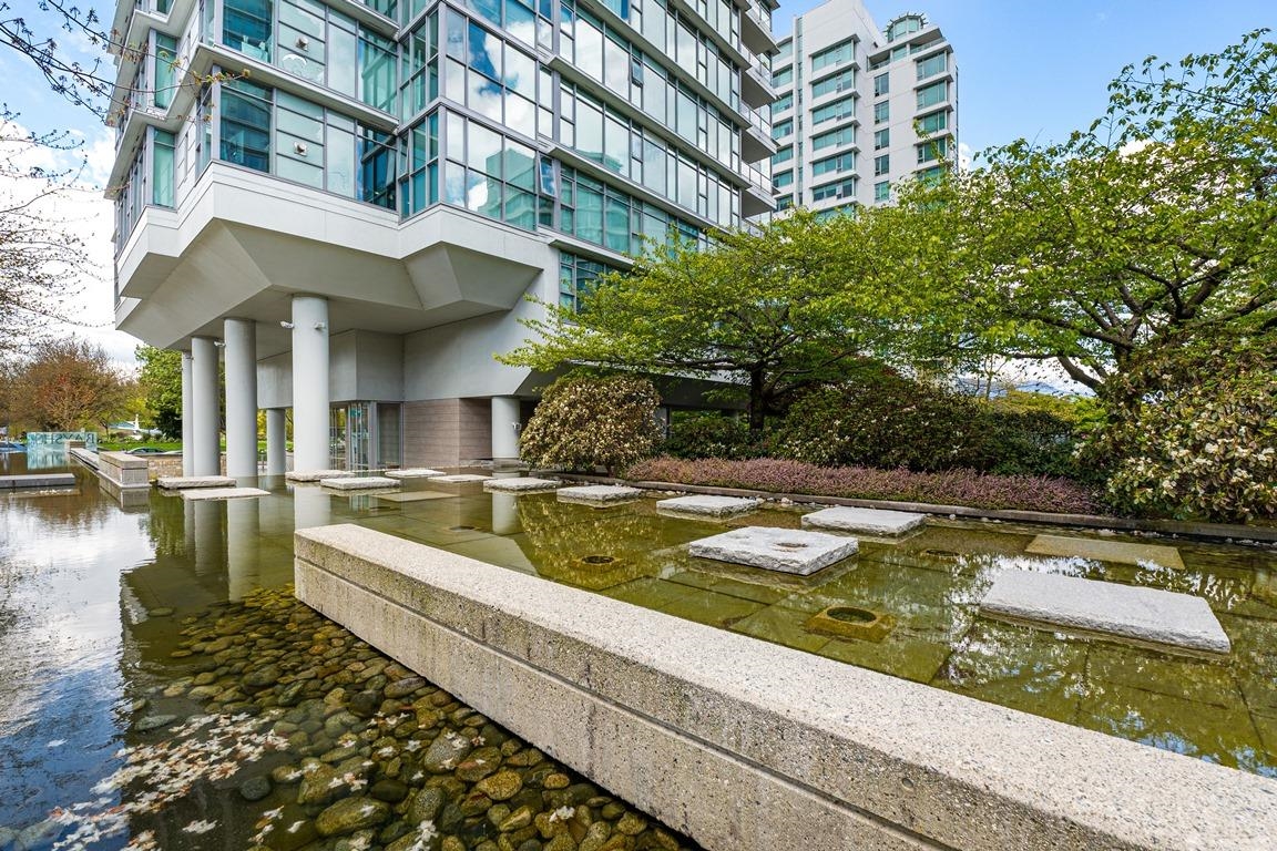 404-1790 BAYSHORE DRIVE, Vancouver, British Columbia, 2 Bedrooms Bedrooms, ,2 BathroomsBathrooms,Residential Attached,For Sale,R2880464