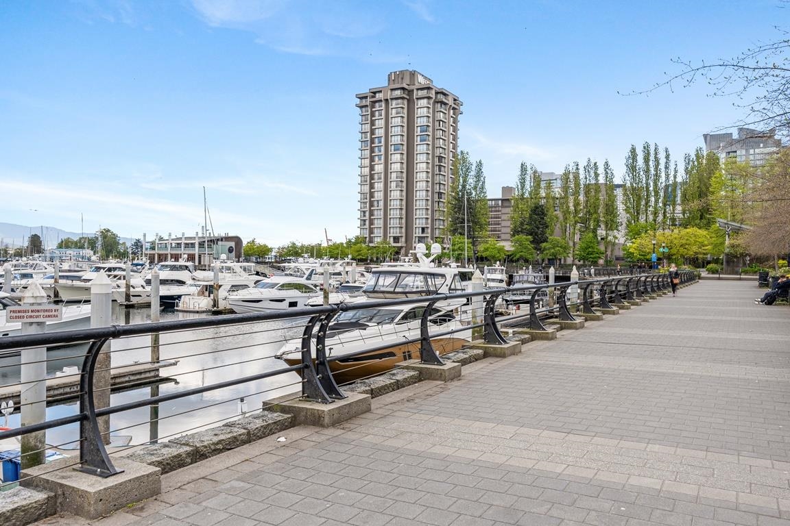 404-1790 BAYSHORE DRIVE, Vancouver, British Columbia, 2 Bedrooms Bedrooms, ,2 BathroomsBathrooms,Residential Attached,For Sale,R2880464