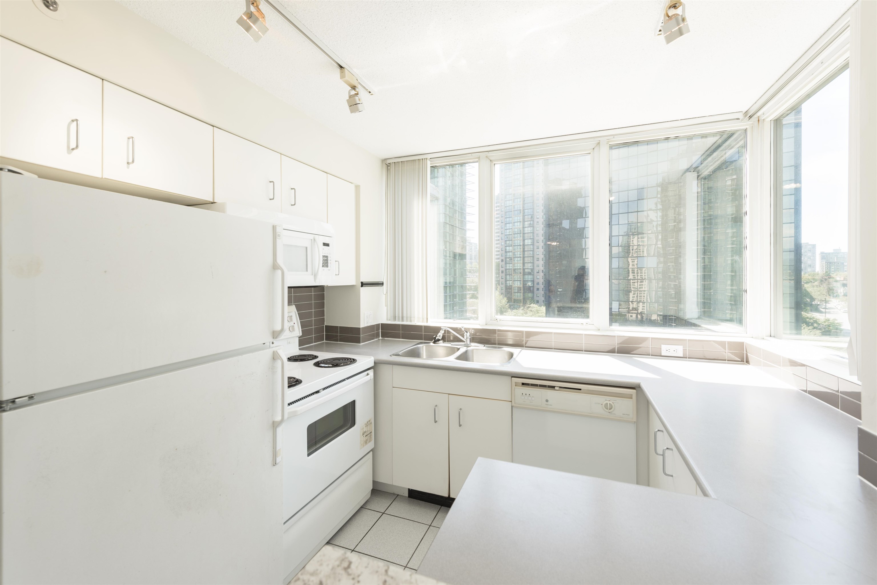 1205-588 BROUGHTON STREET, Vancouver, British Columbia, 1 Bedroom Bedrooms, ,1 BathroomBathrooms,Residential Attached,For Sale,R2880578