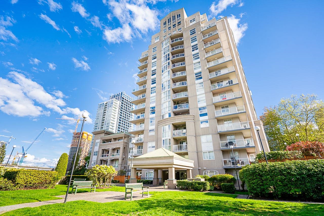 406-10523 UNIVERSITY DRIVE, Surrey, British Columbia, 2 Bedrooms Bedrooms, ,1 BathroomBathrooms,Residential Attached,For Sale,R2880598