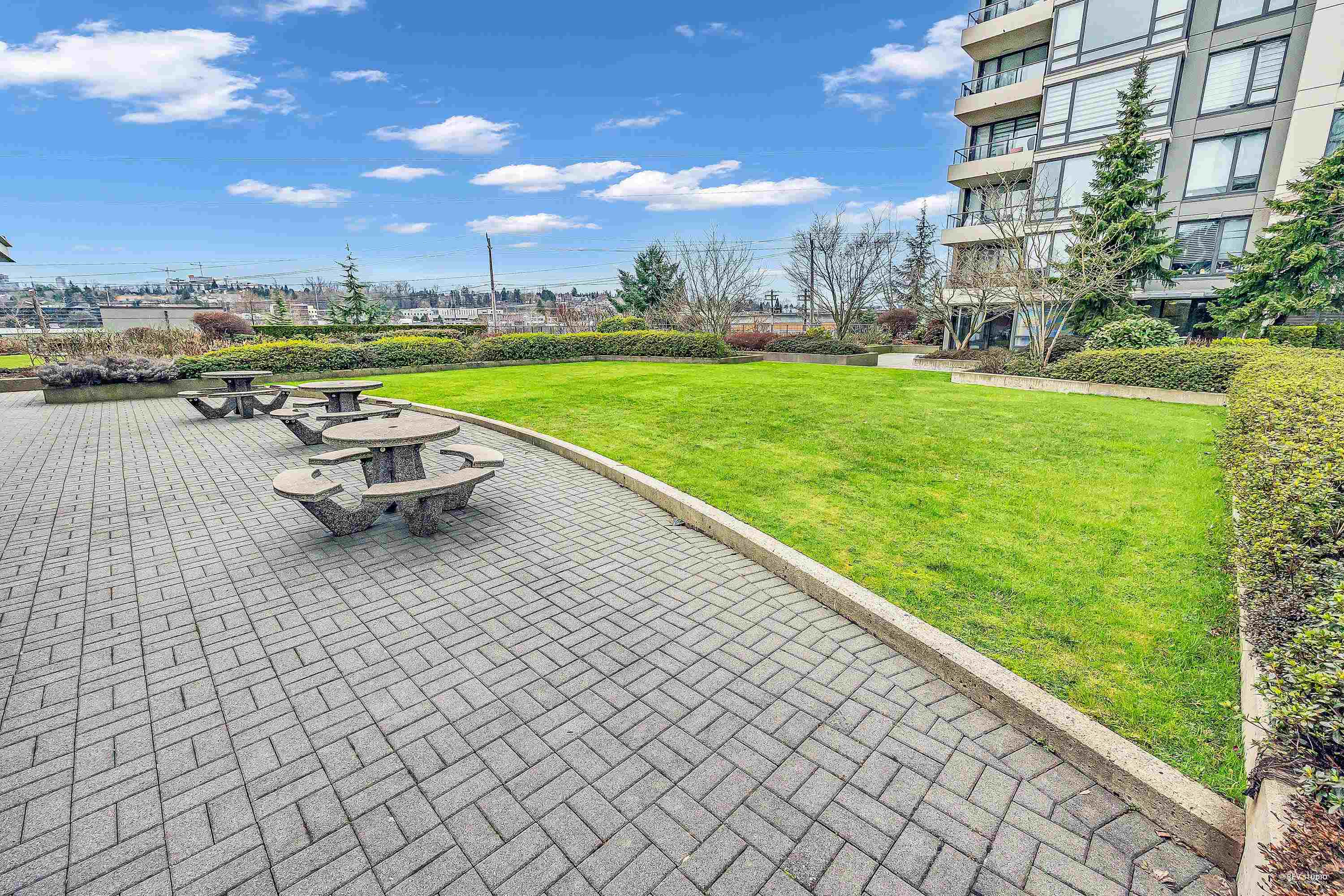 Large outdoor space (no pets allowed here) for picnics, playground and general relaxing