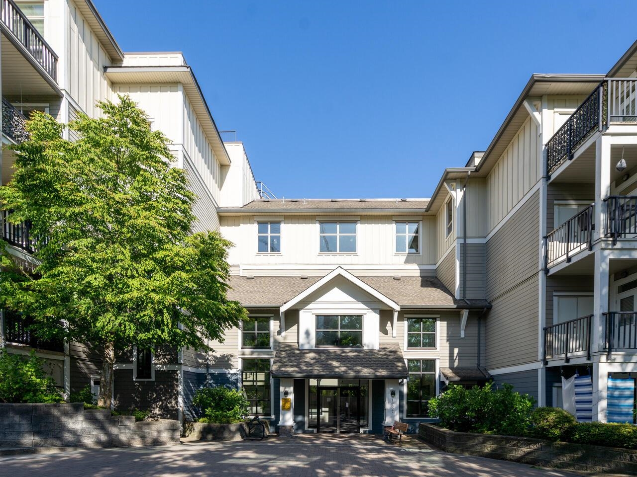 201-13897 FRASER HIGHWAY, Surrey, British Columbia V3T 0G8, 1 Bedroom Bedrooms, ,1 BathroomBathrooms,Residential Attached,For Sale,R2880716
