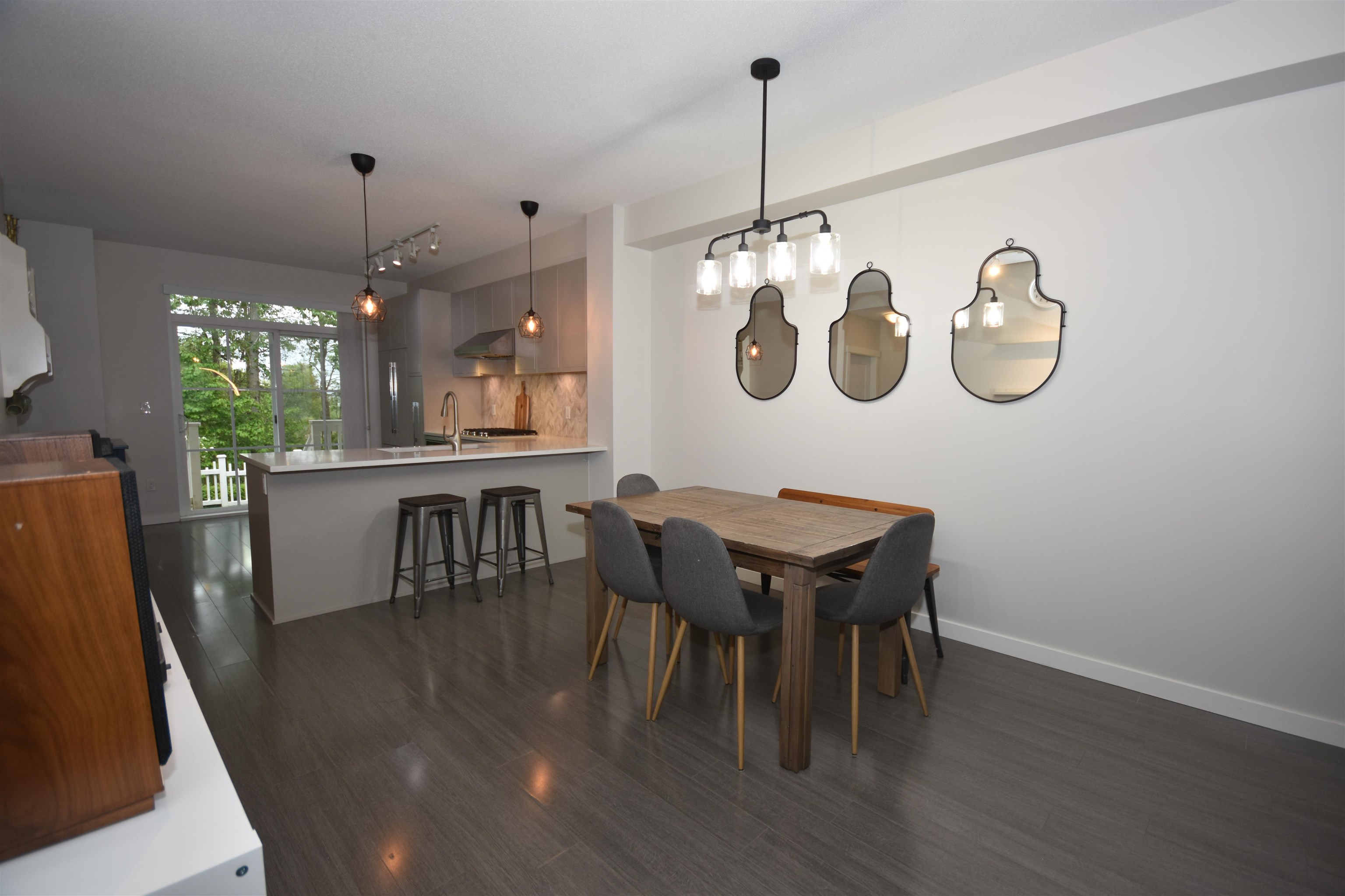 Listing image of 31 5551 ADMIRAL WAY