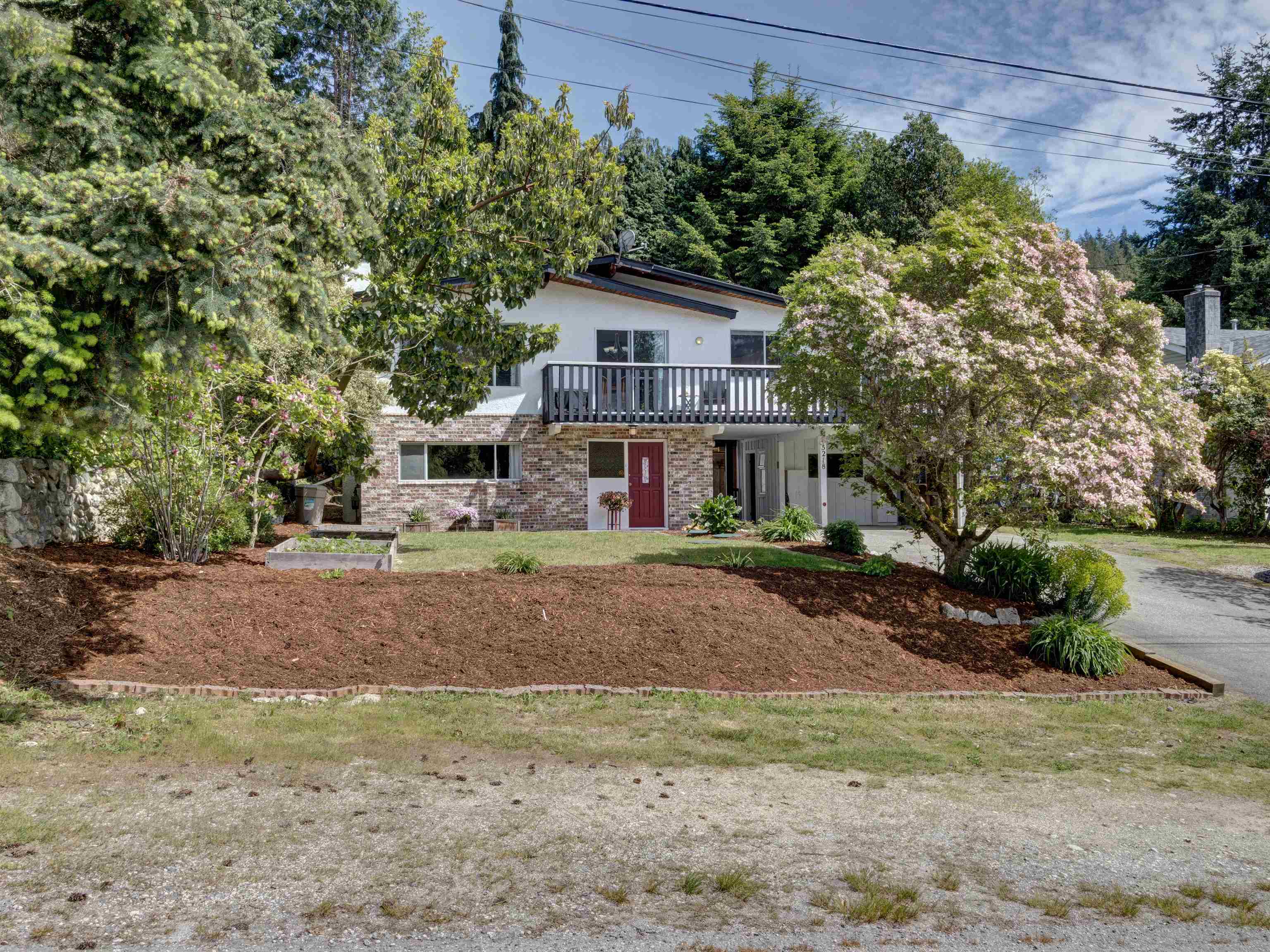 5218 Radcliffe Road, Sechelt, Sechelt District, V7Z 0C1 1