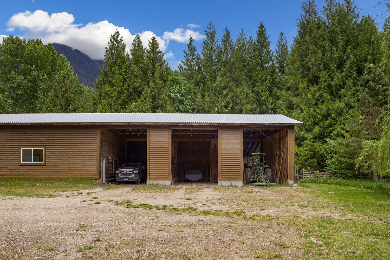 3084 Lois Road, Pemberton, Pemberton Meadows, V0N 2L0 26