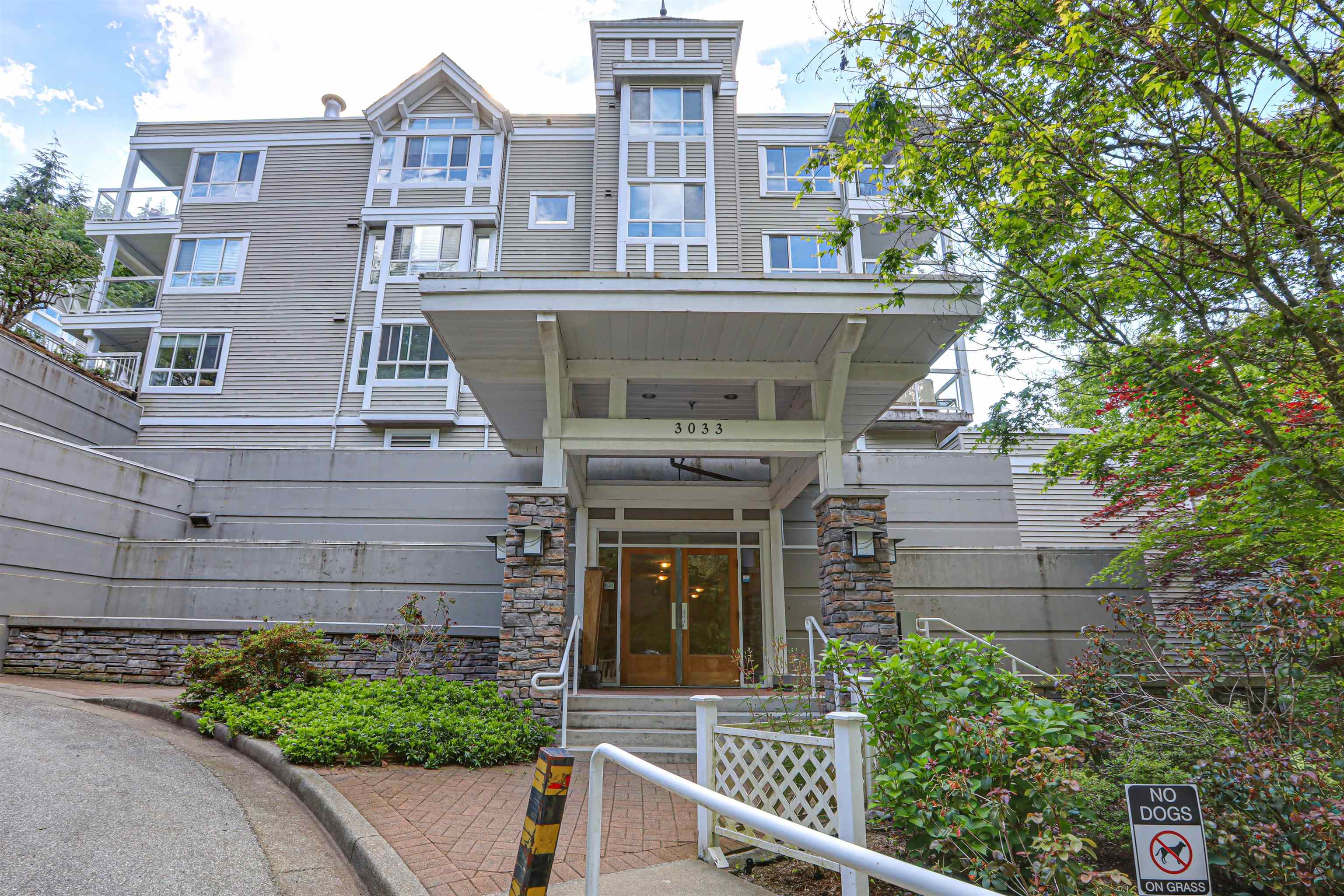 Port Moody Centre Apartment/Condo for sale:  1 bedroom 772 sq.ft. (Listed 2024-06-08)