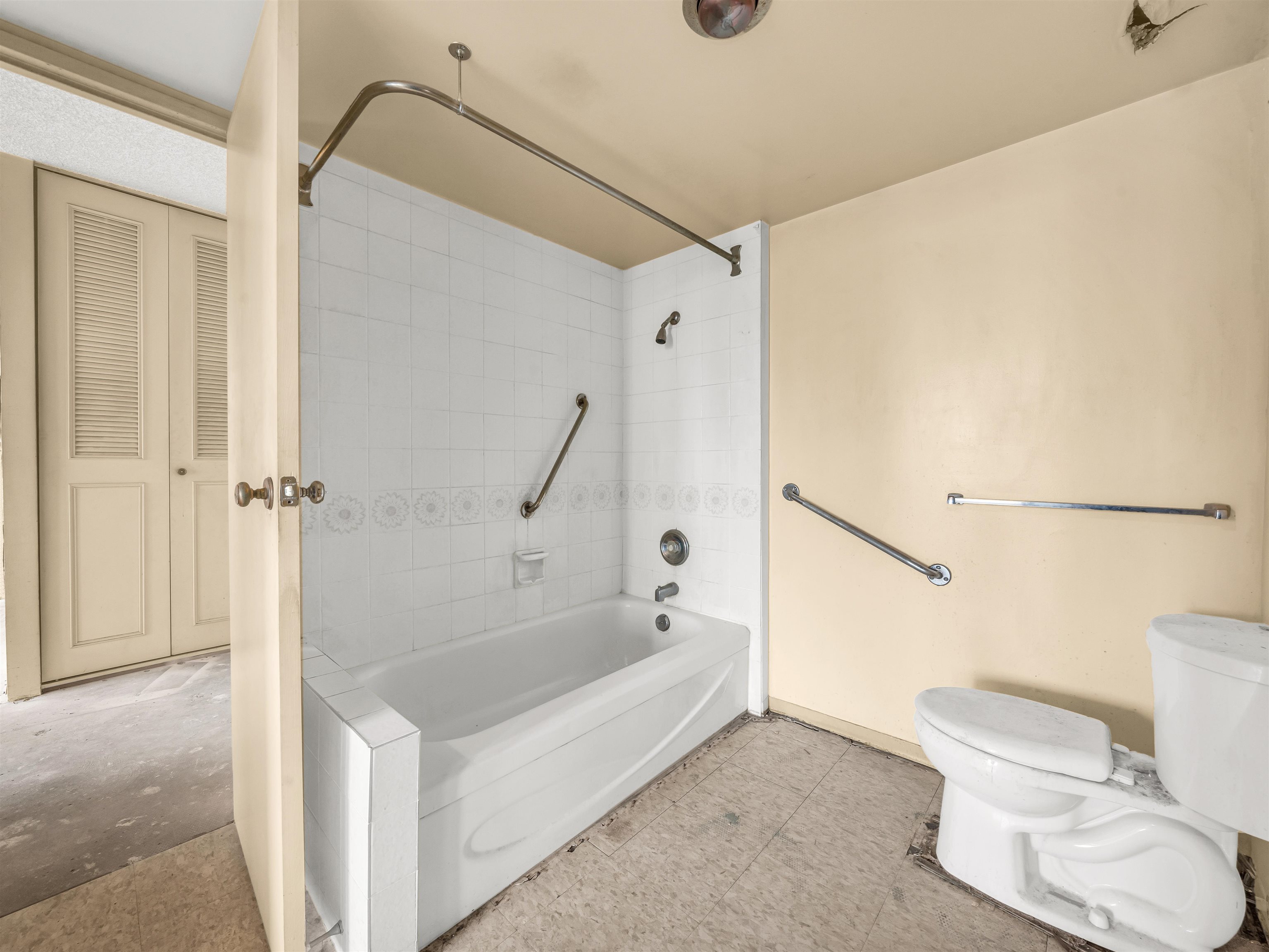 2445 3, Vancouver, British Columbia V6K 4K6, 1 Bedroom Bedrooms, ,1 BathroomBathrooms,Residential Attached,For Sale,3,R2895249