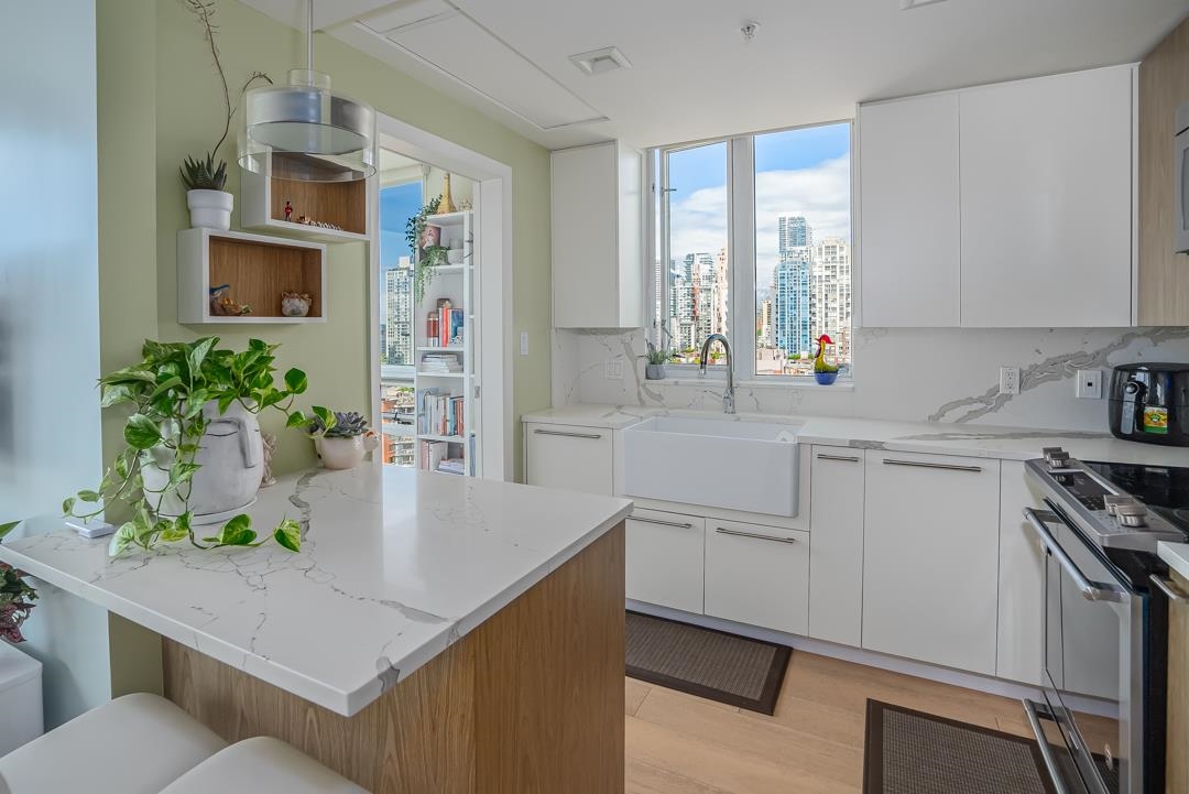 2001 1201 Marinaside Crescent, Vancouver, Yaletown, V6Z 2V2 9