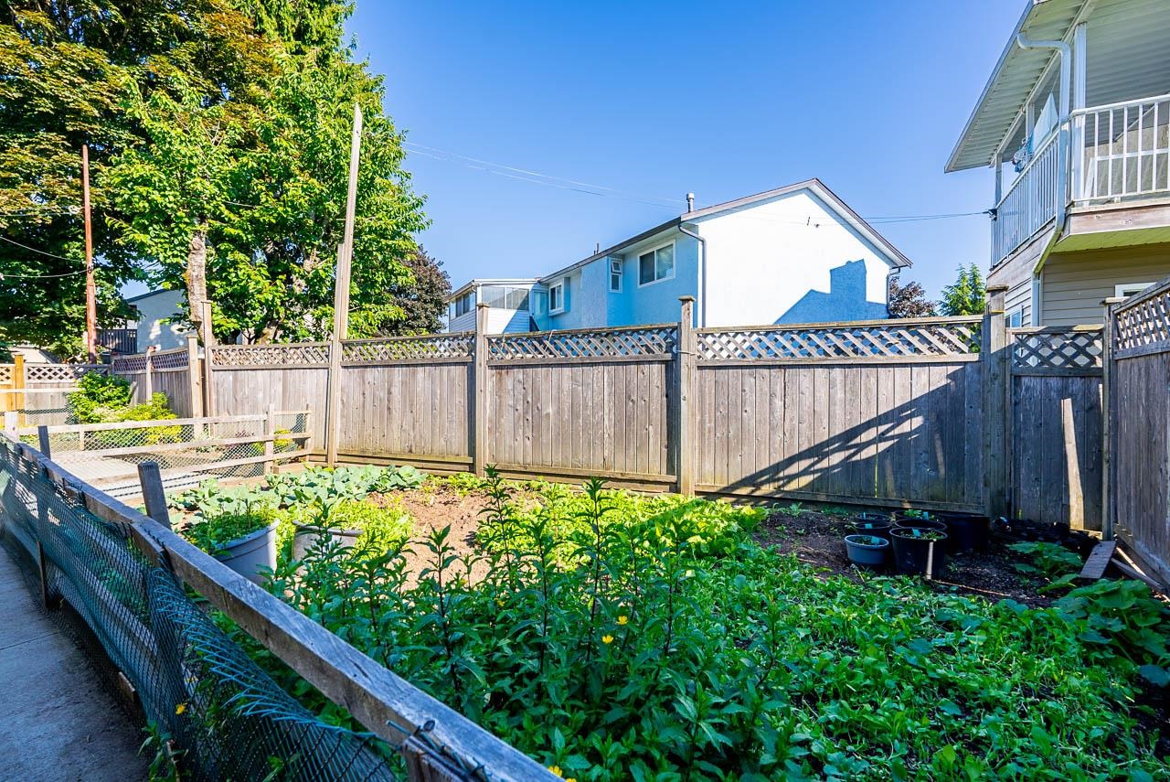 13236 66a Avenue, Surrey, West Newton, V3W 8E3 22