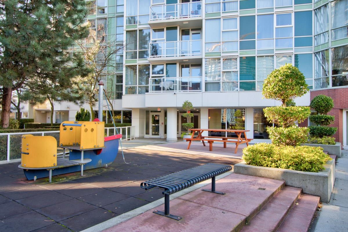 2705 193 Aquarius Mews, Vancouver, Yaletown, V6Z 2Z2 24