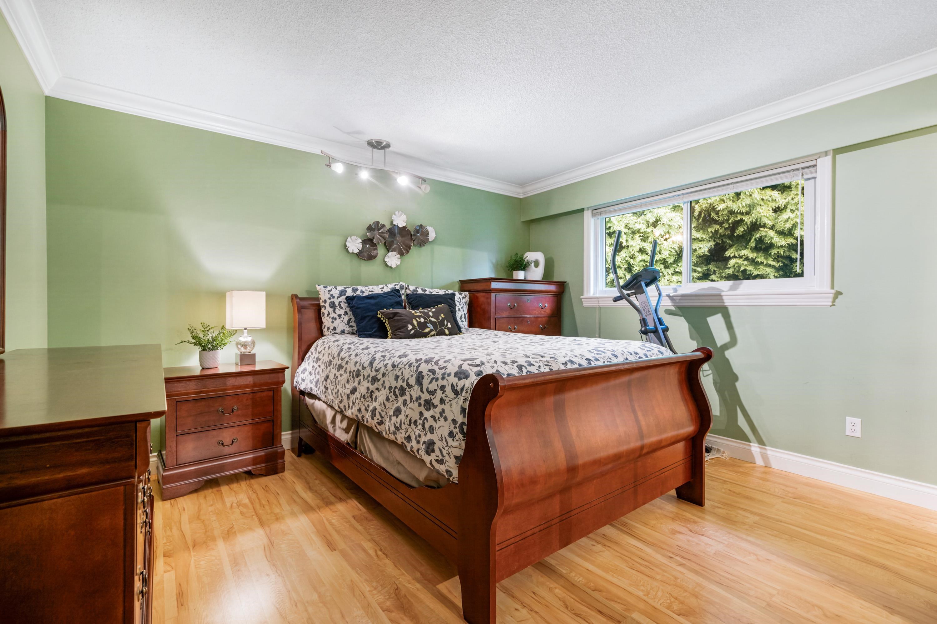 20841 Stoney Avenue, Maple Ridge, Southwest Maple Ridge, V2X 7T2 18