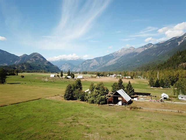 8687 Pemberton Meadows Road, Pemberton, Pemberton Meadows, V0N 2L2 1