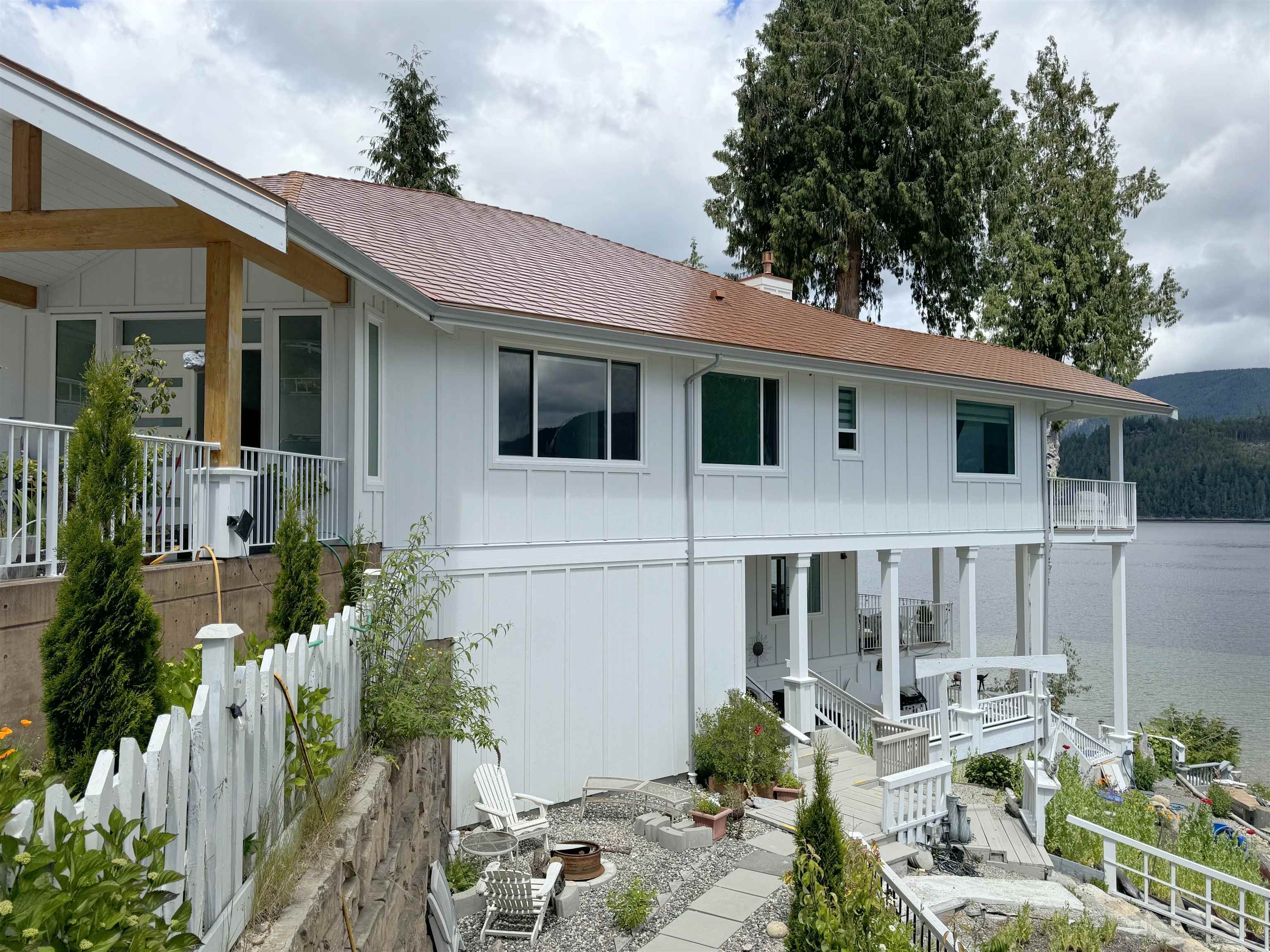 6406 North Gale Avenue, Sechelt, Sechelt District, V7Z 0L1 2