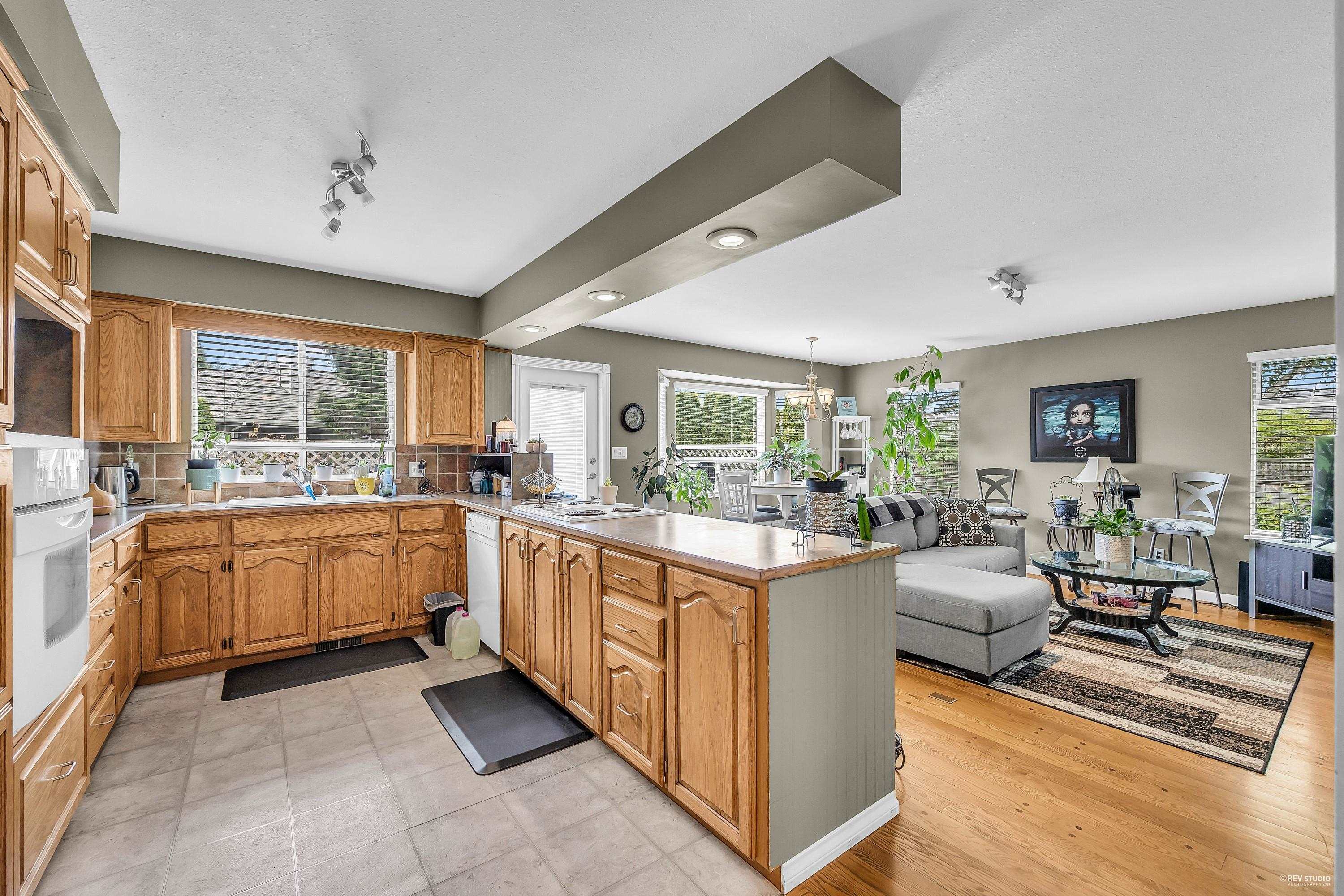 14338 19 Avenue, Surrey, Sunnyside Park Surrey, V4A 7S9 16