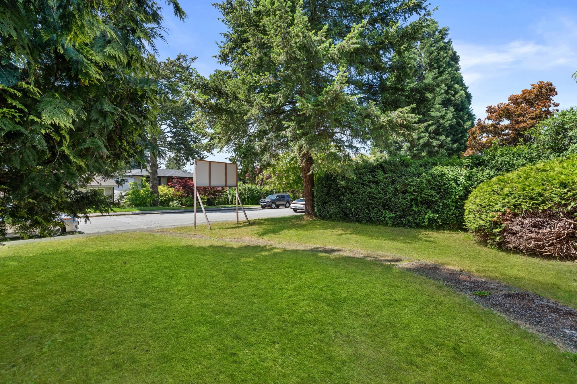 642 E 6th Street, North Vancouver, Queensbury, V7L 1R3 3