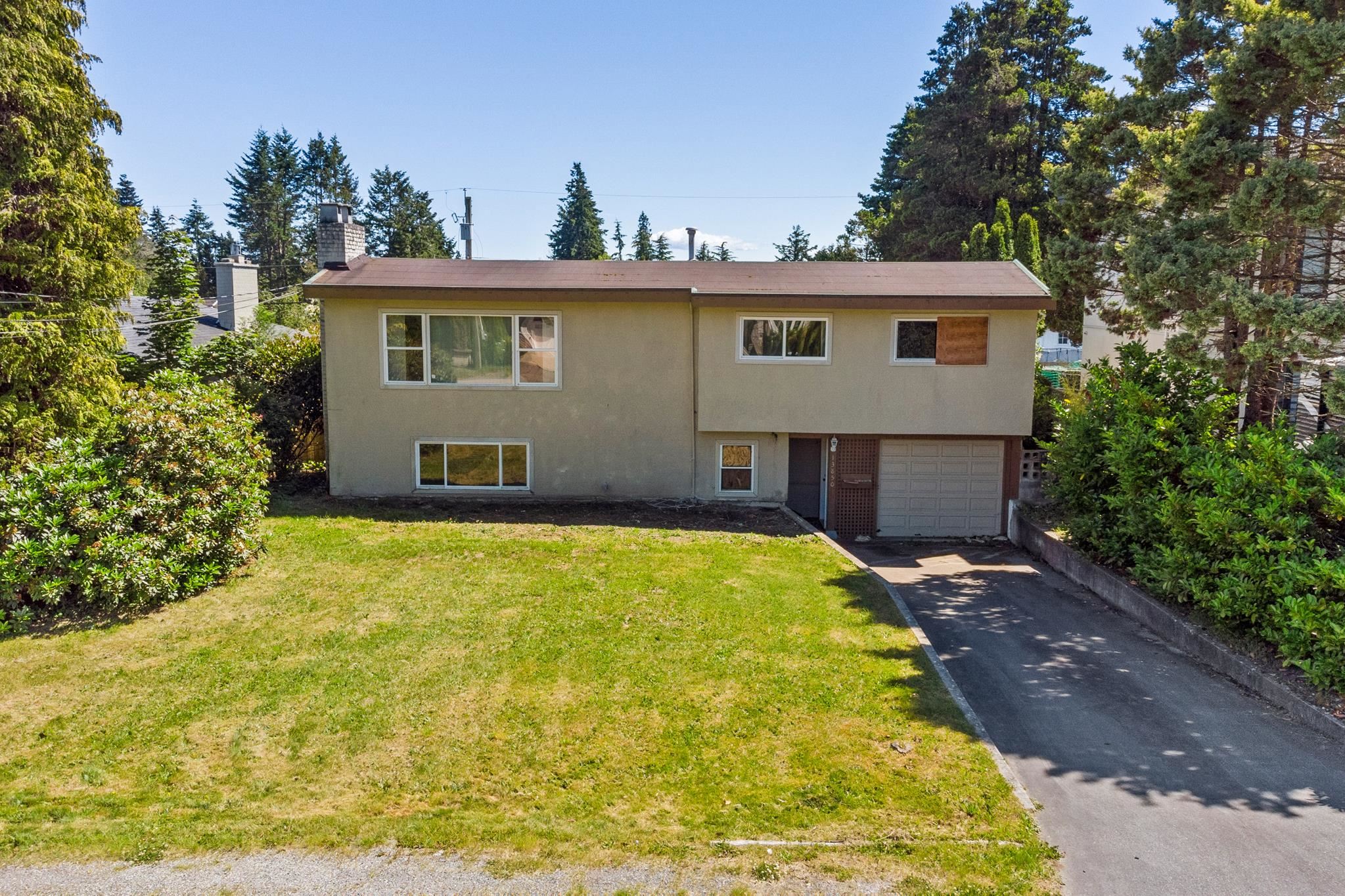 13850 Blackburn Avenue, White Rock, White Rock, V4B 2Y8 14