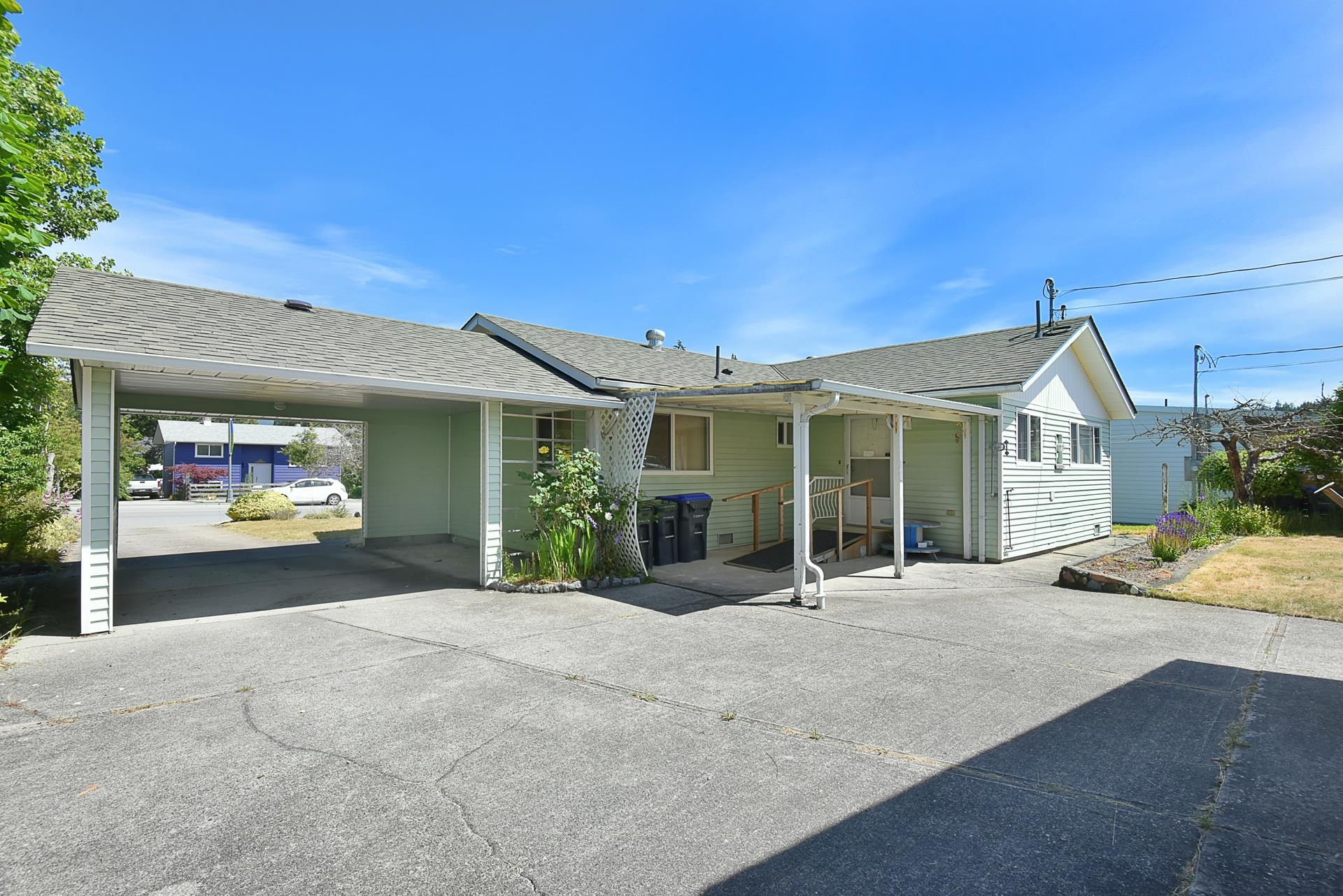 5703 Dolphin Street, Sechelt, Sechelt District, V0N 3A0 23