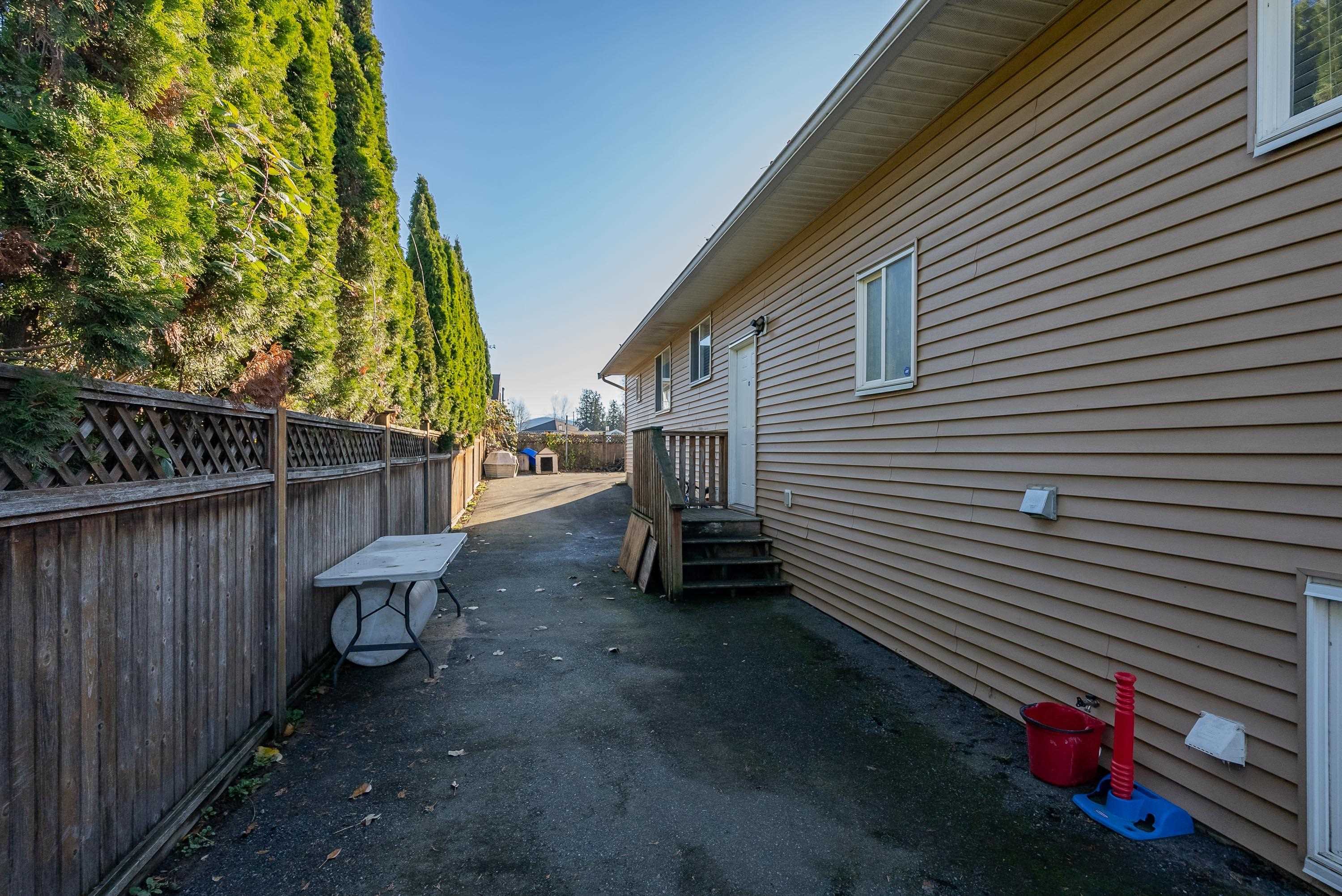 6430 Riverside Street, Abbotsford, Matsqui, V4X 1T9 35