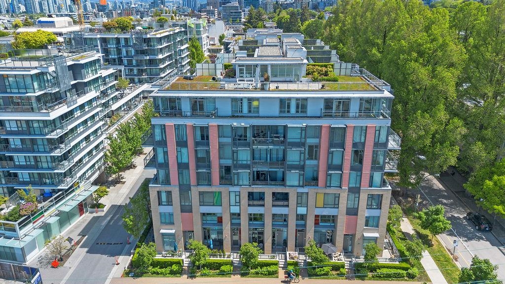 2063 W10TH AVENUE, Vancouver, British Columbia, 2 Bedrooms Bedrooms, ,3 BathroomsBathrooms,Residential Attached,For Sale,R2899569