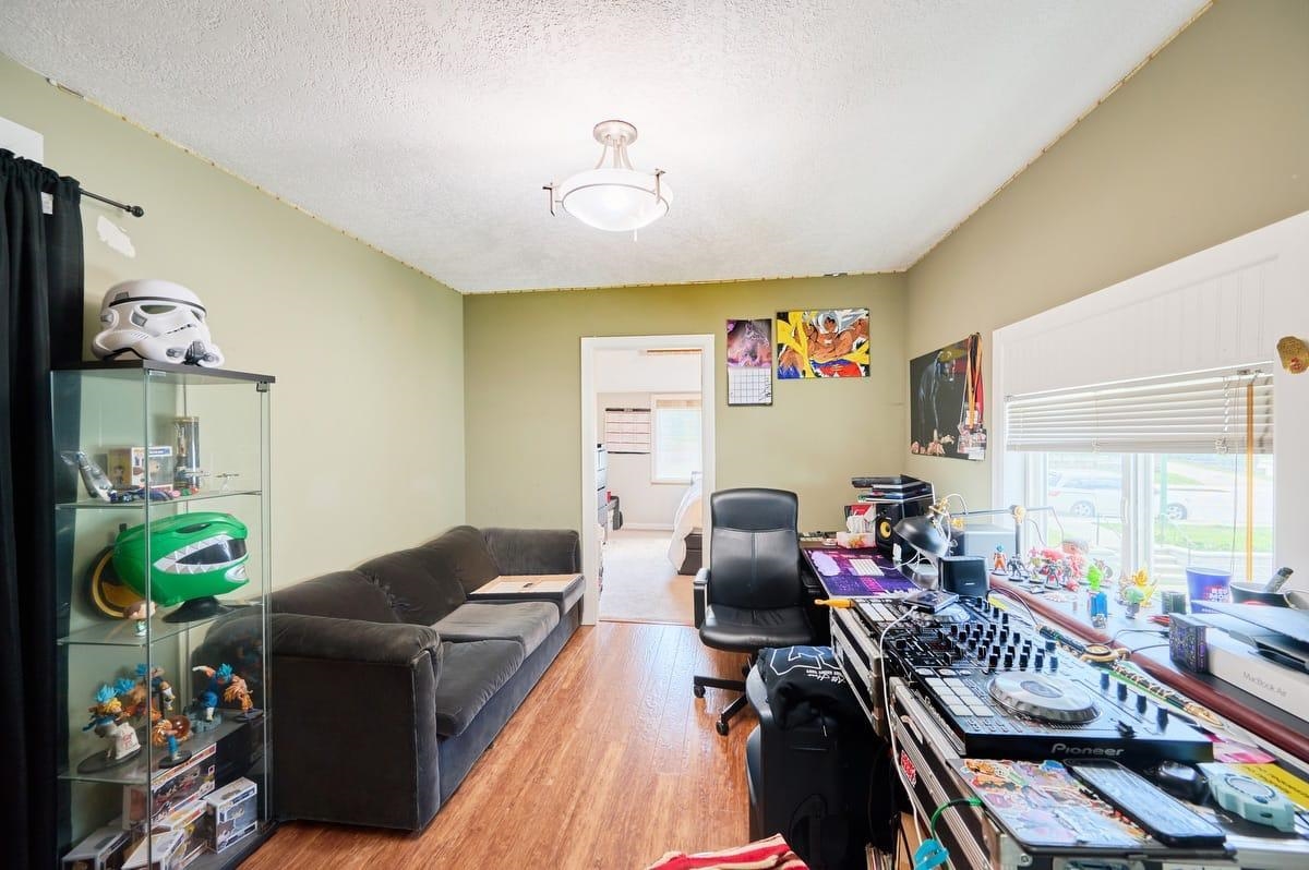 8667 ARMSTRONG AVENUE, BURNABY, BC V3N 2H4 Mike Stewart