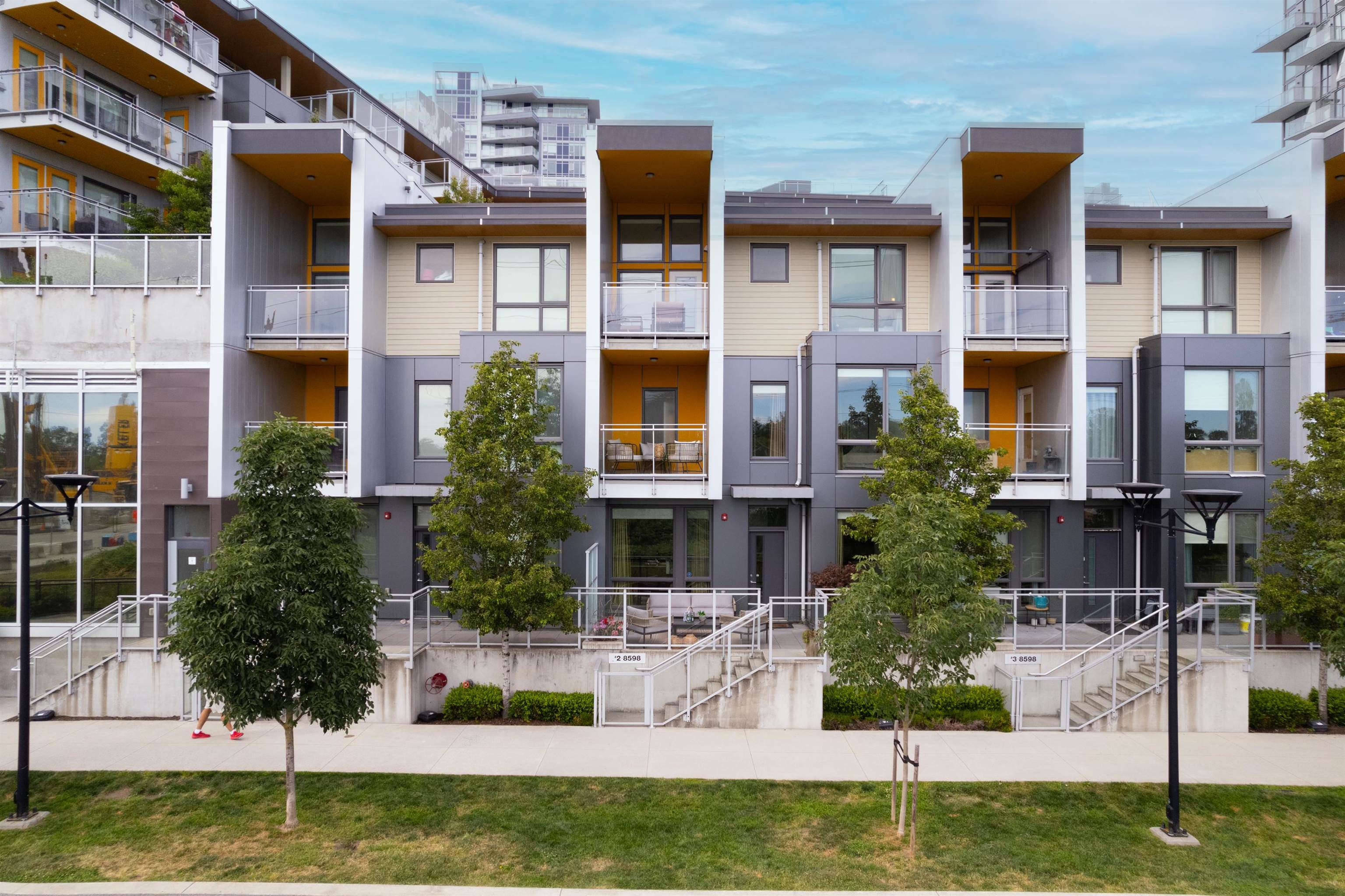 South Marine Townhouse for sale: Two Town Centre 3 bedroom 1,546 sq.ft. (Listed 2024-08-07)