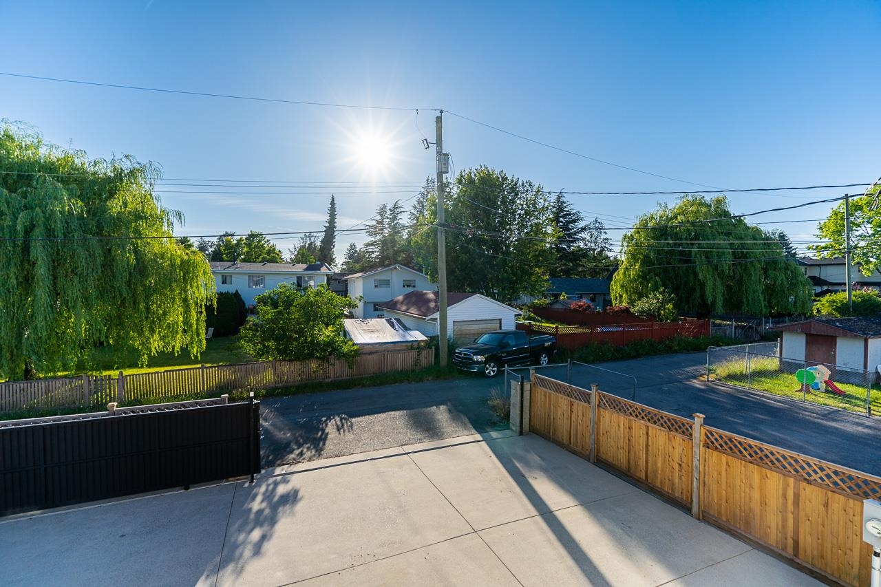 6149 175b Street, Surrey, Cloverdale BC, V3S 4C1 25