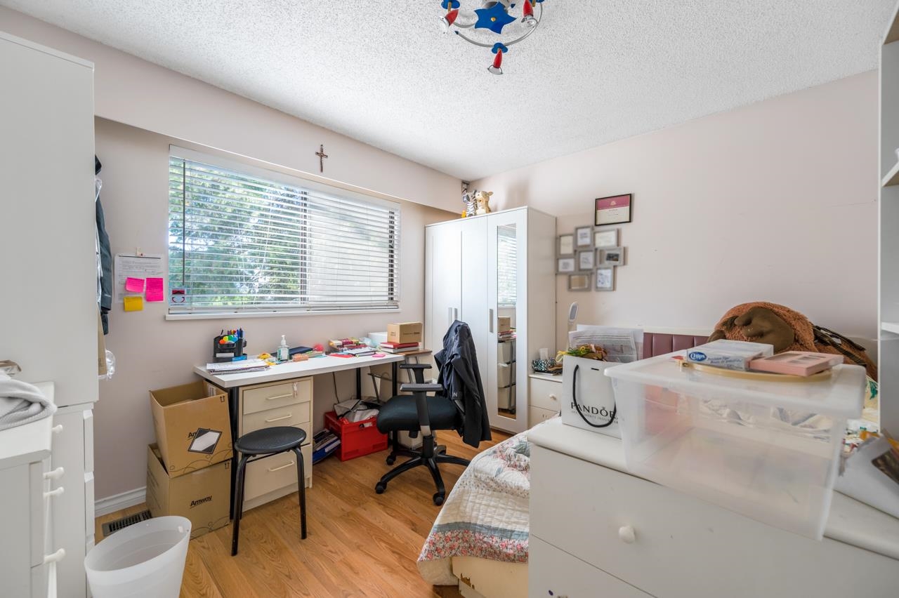 10420 Hogarth Drive, Richmond, Woodwards, V7E 3Z6 11