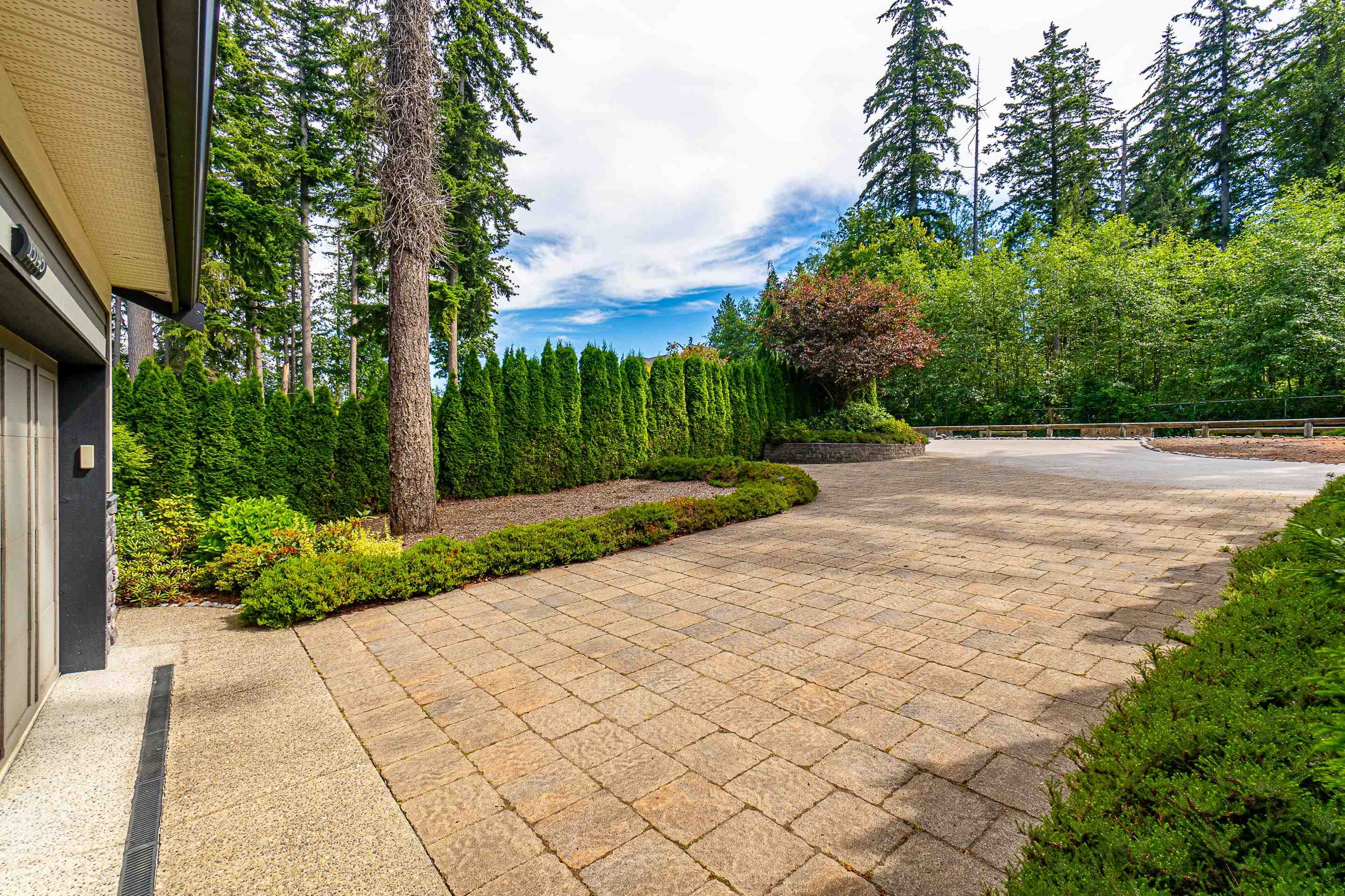 15745 Wills Brook Way, Surrey, Grandview Surrey, V3Z 0N8 1