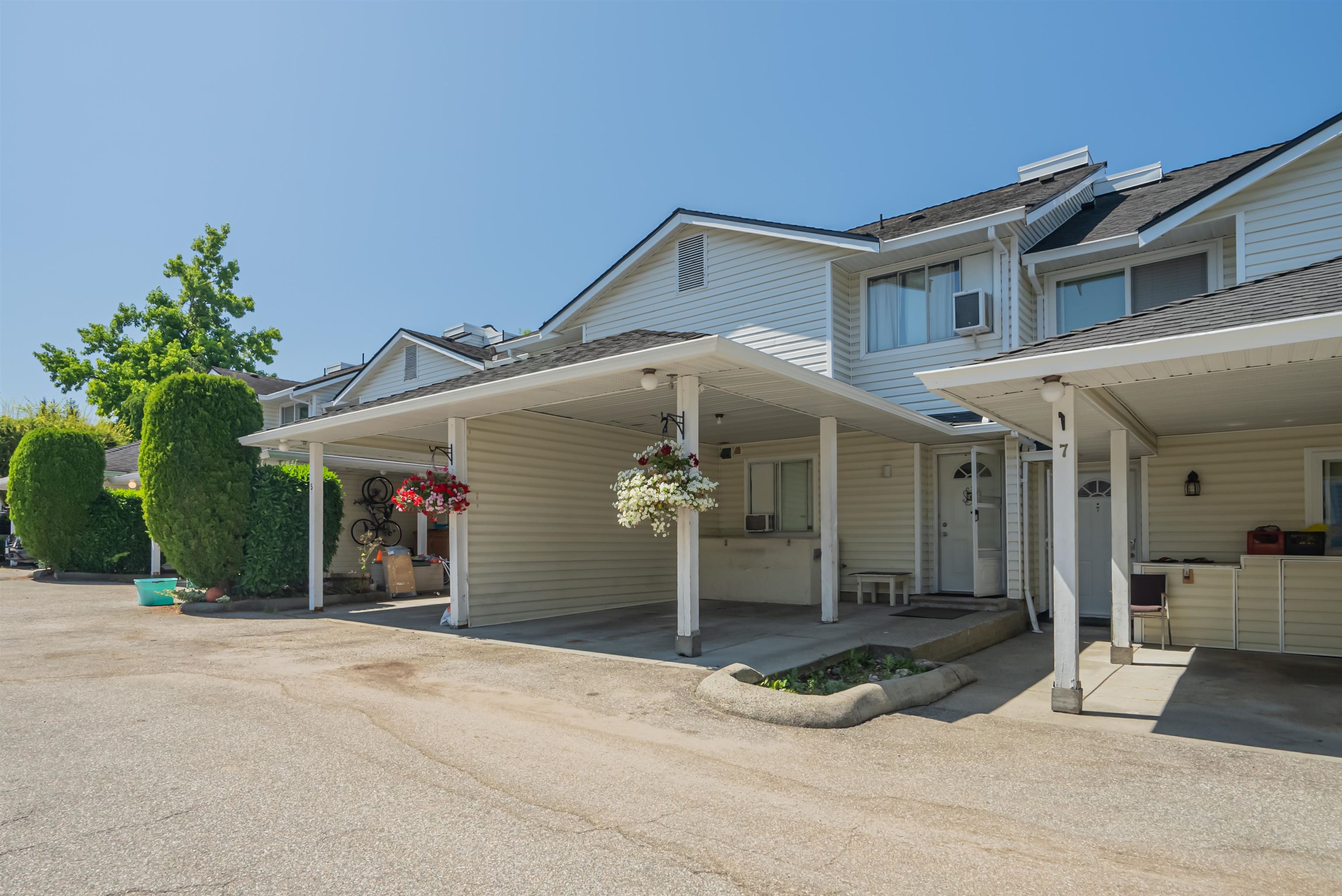 East Central Townhouse for sale:  3 bedroom 1,361 sq.ft. (Listed 2024-08-06)