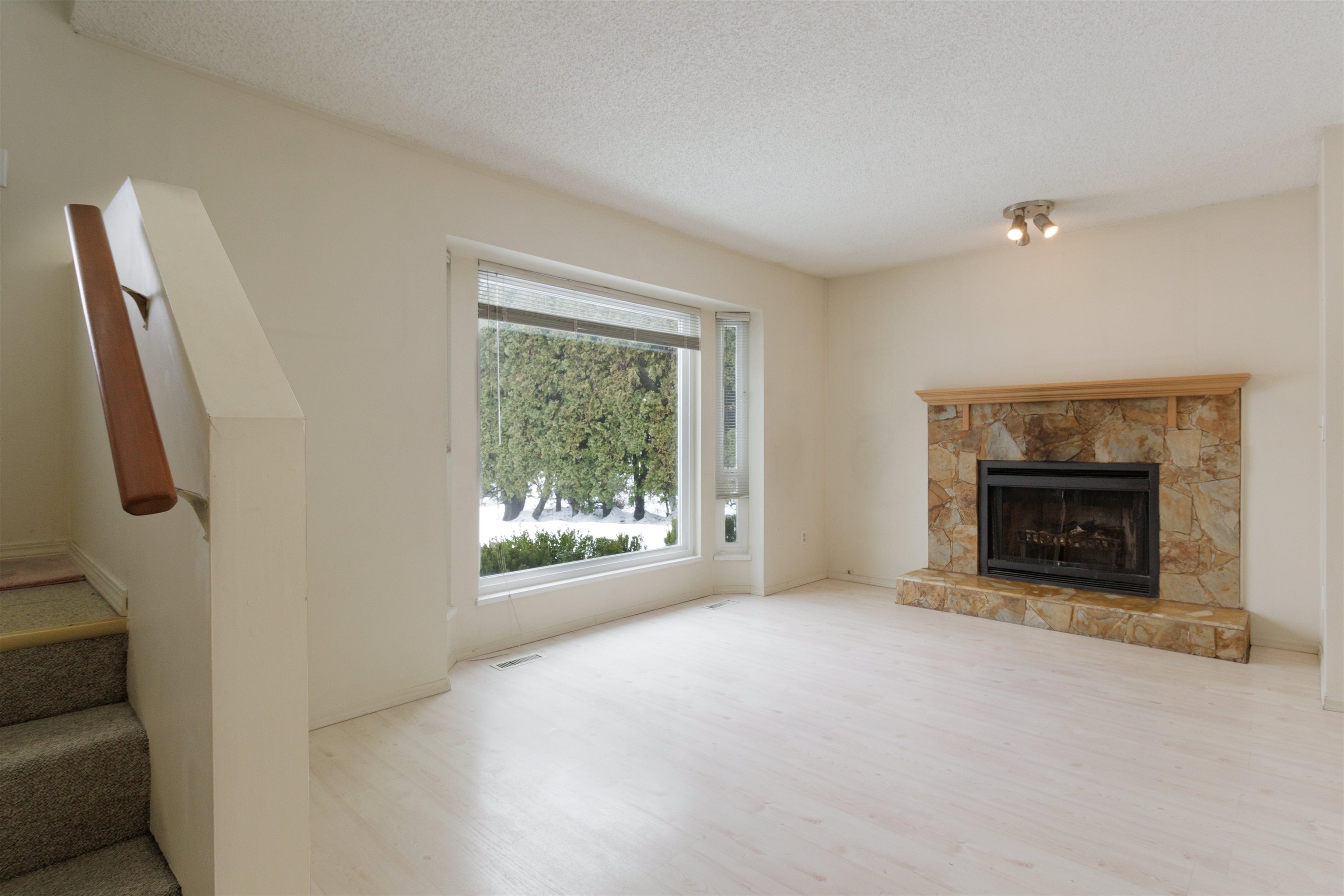 21579 Cherrington Avenue, Maple Ridge, West Central, V2X 8R2 12