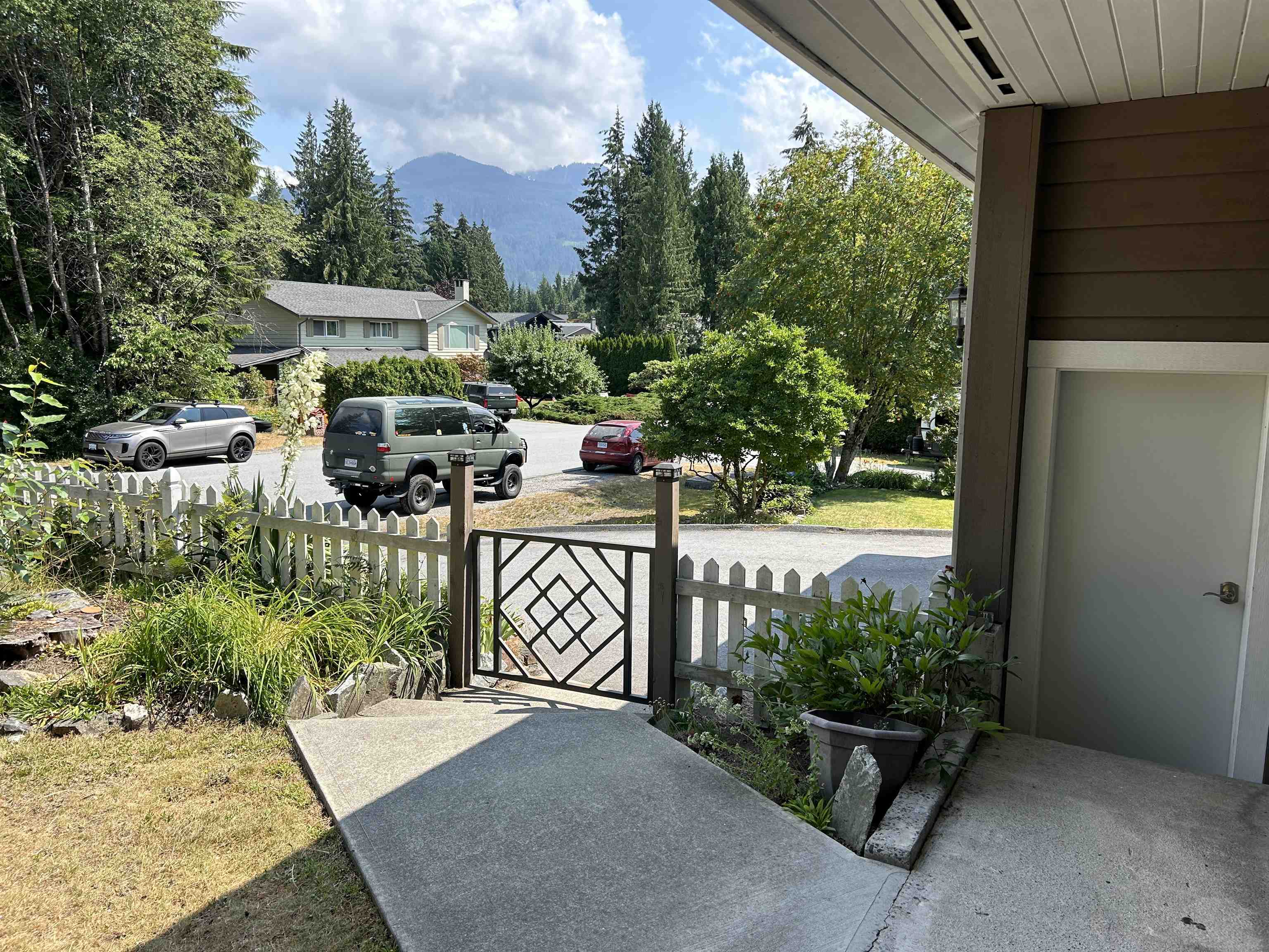 40382 Kintyre Drive, Squamish, Garibaldi Highlands, V0N 1T0 27