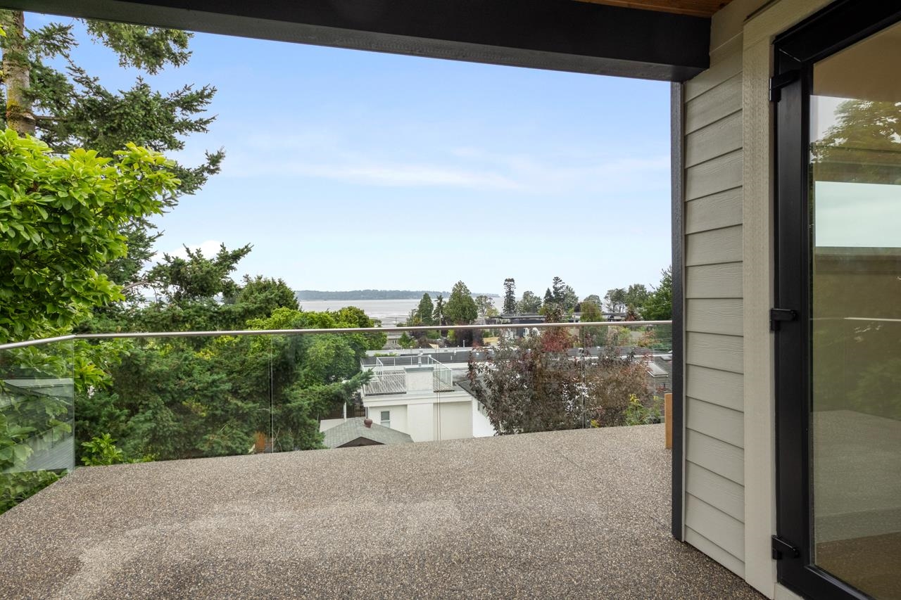 952 Parker Street, White Rock, White Rock, V4B 4R4 14