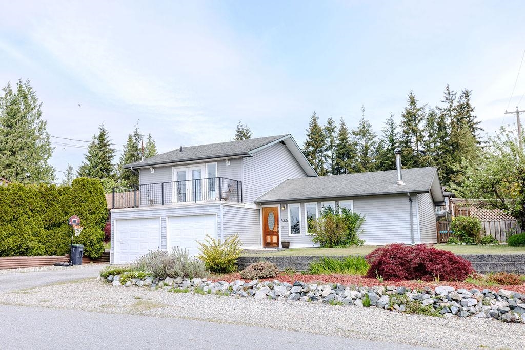 4352 Marble Road, Sechelt, Sechelt District, V7Z 0B1 1