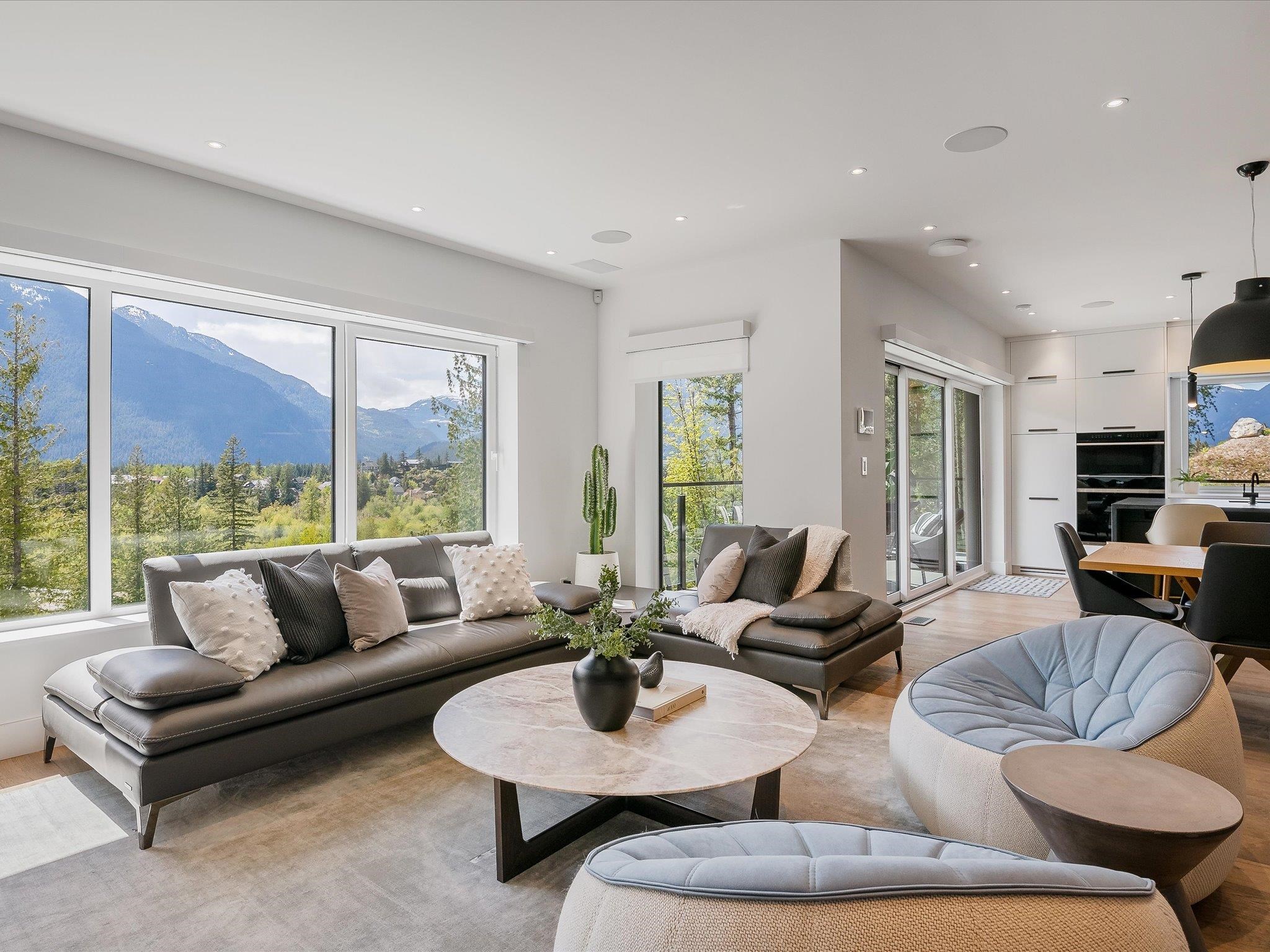 7667 Cerulean Drive, Pemberton, Pemberton, V0N 2L3 4