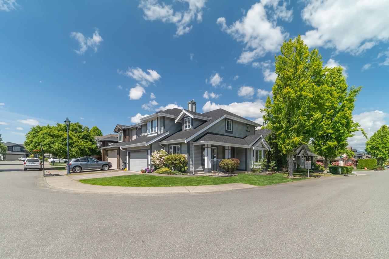 9407 203 Street, Langley, Walnut Grove, V1M 3Y8 2