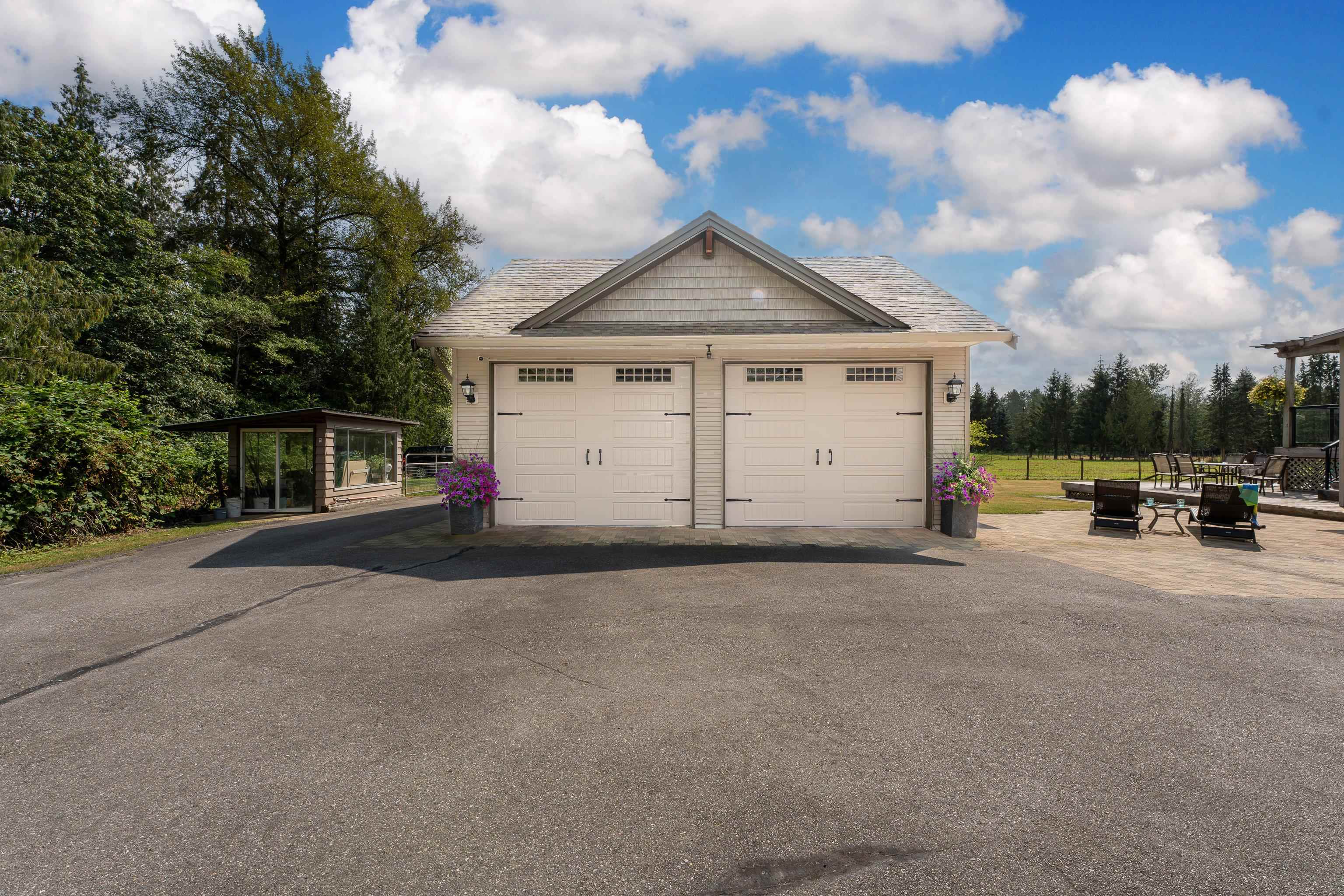 24284 116 Avenue, Maple Ridge, Cottonwood MR, V4R 1L7 35