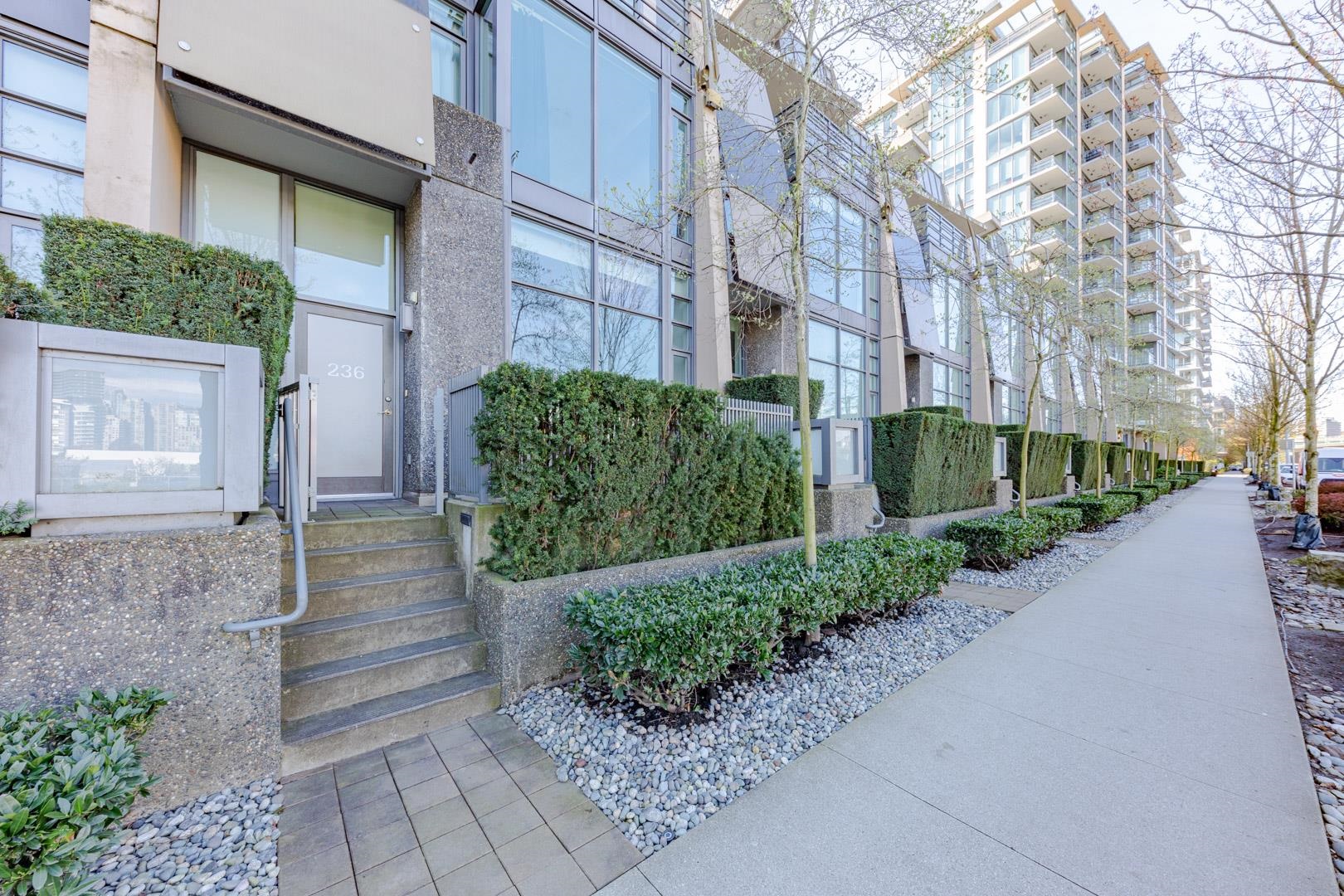 236 W 1st Avenue, Vancouver, False Creek, V5Y 3T2 2