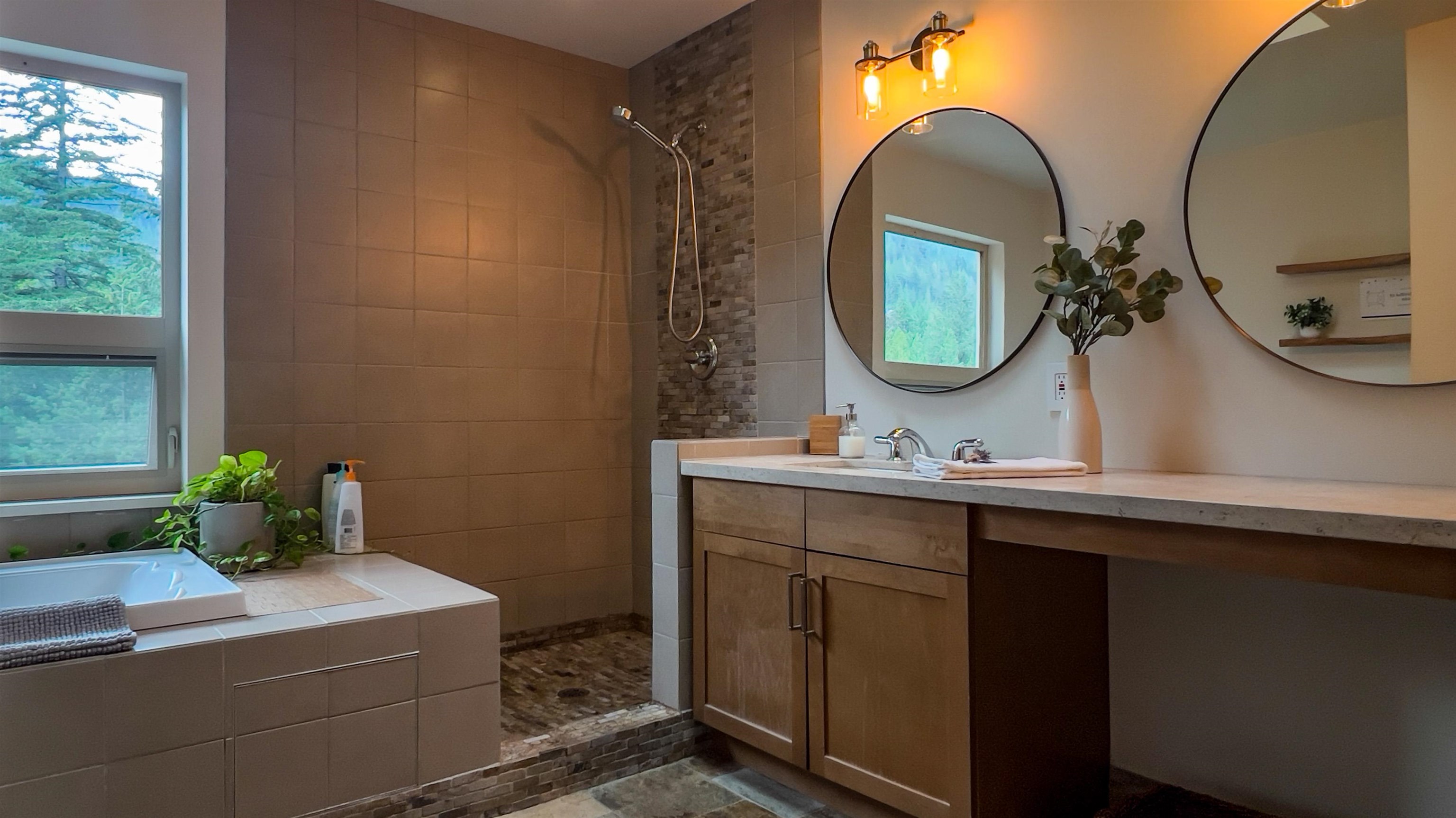 Listing image of 1380 FERNIE ROAD