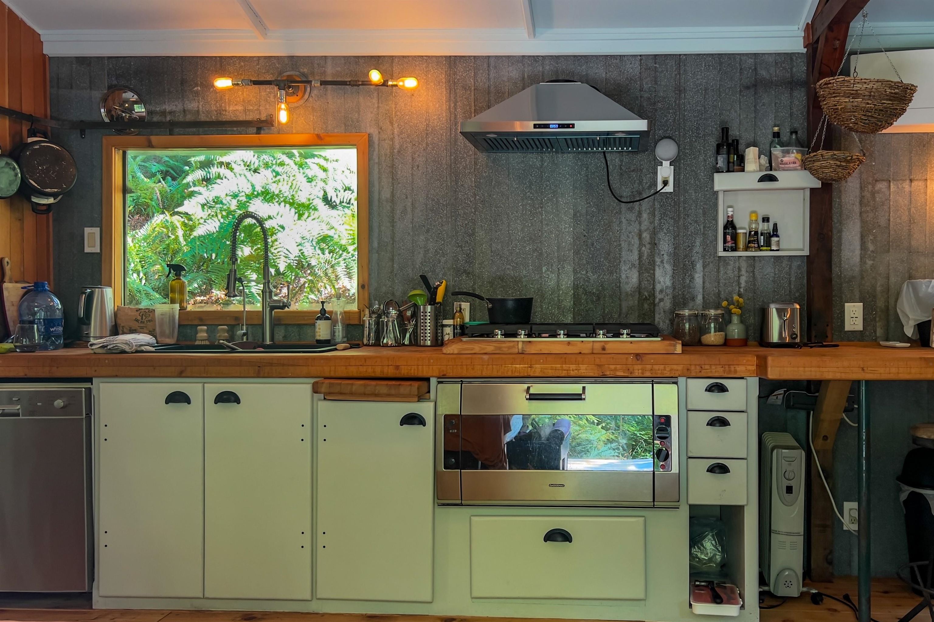 Listing image of 1380 FERNIE ROAD