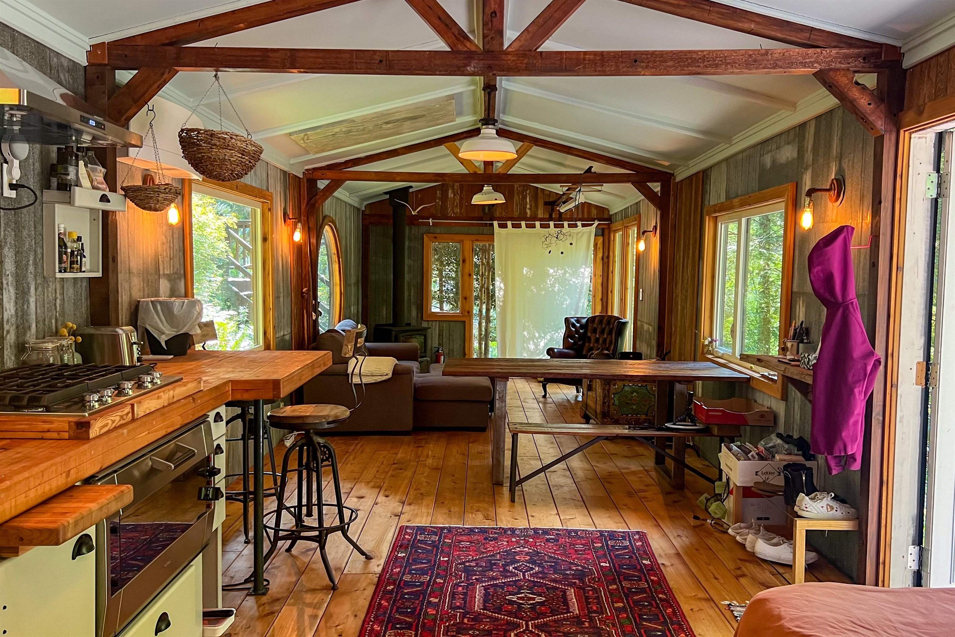 Listing image of 1380 FERNIE ROAD