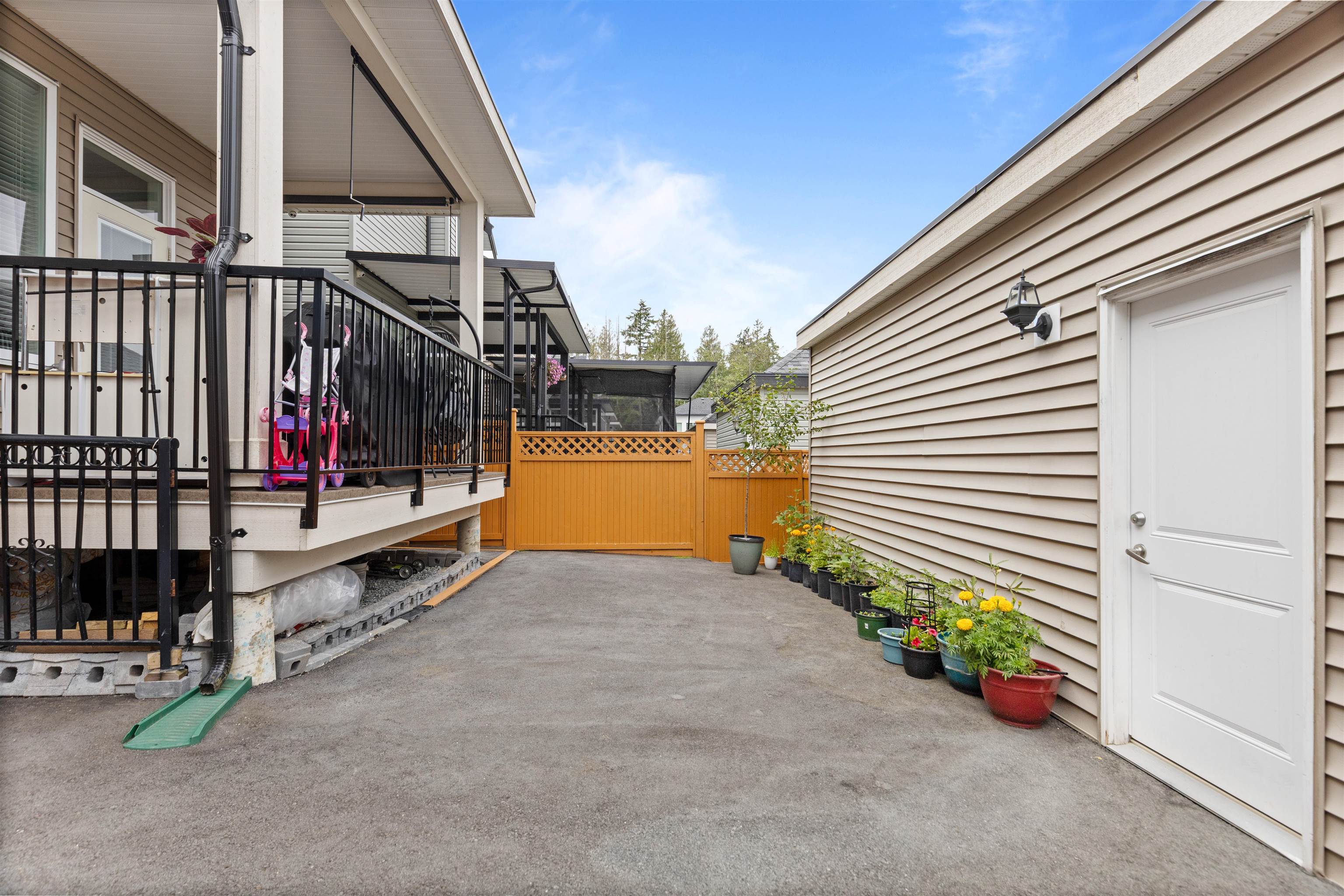 14035 59a Avenue, Surrey, Sullivan Station, V3X 0J3 32