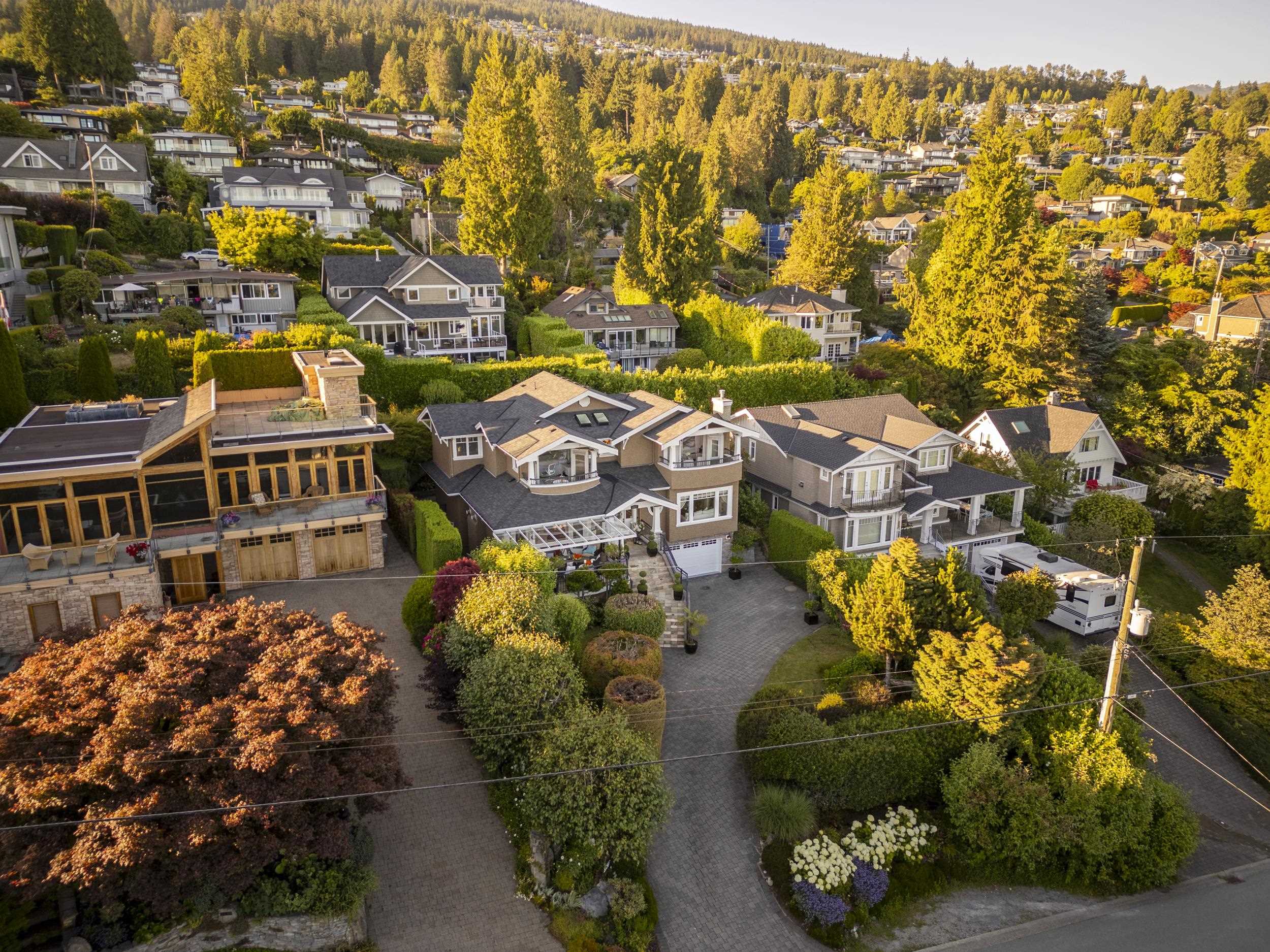 Listing image of 2531 MATHERS AVENUE