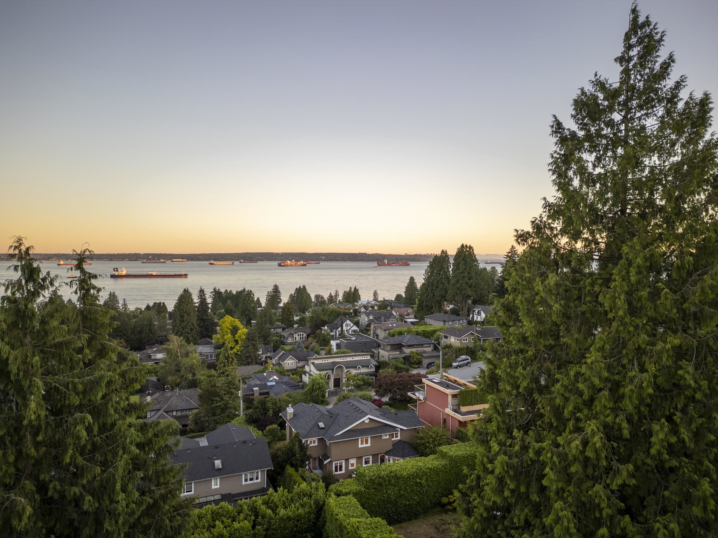 Listing image of 2531 MATHERS AVENUE