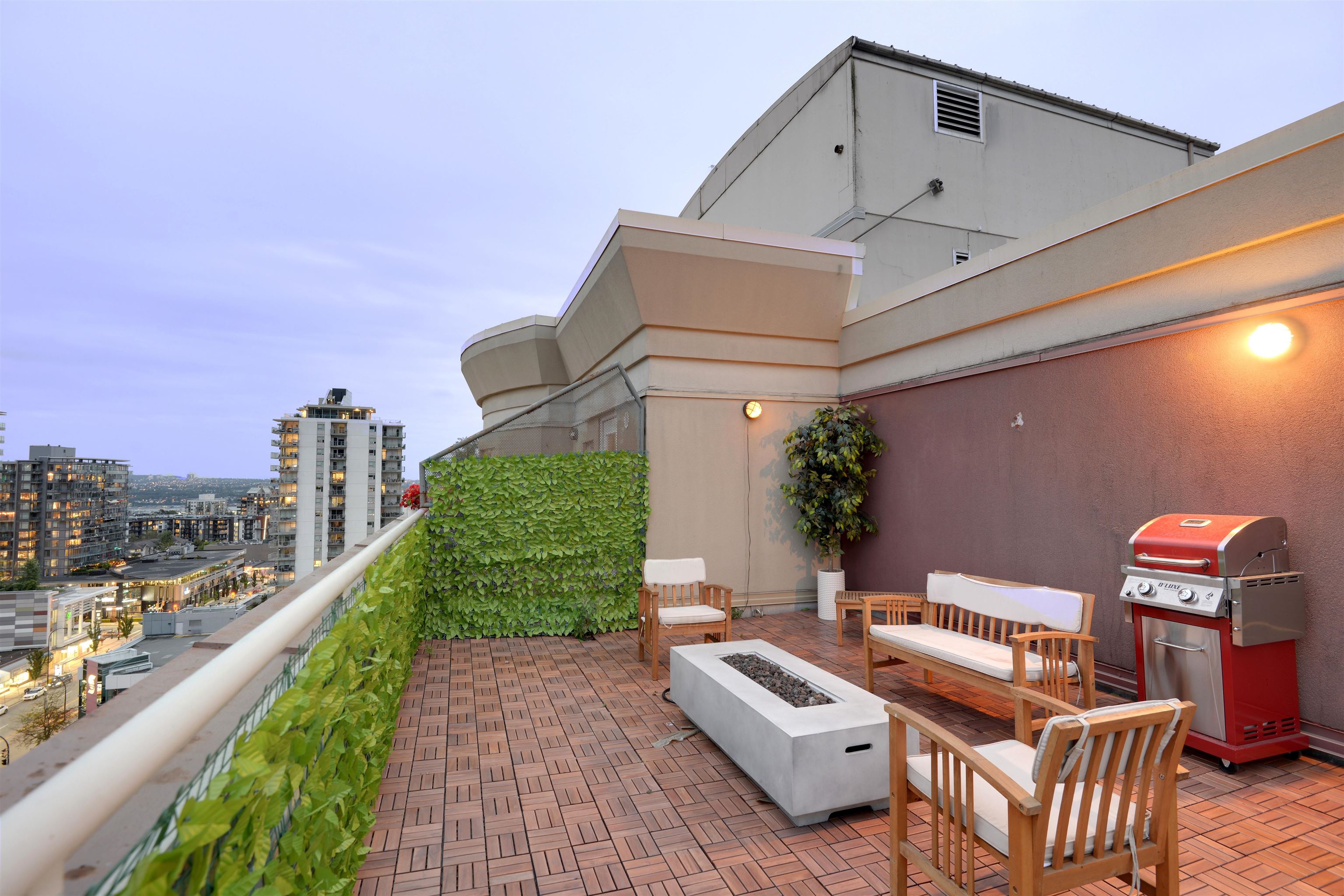 Listing image of 1604 121 W 15TH STREET